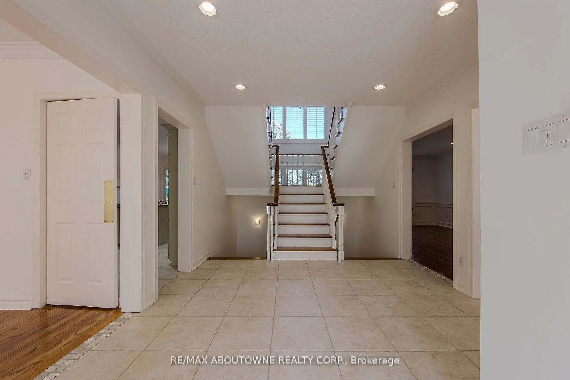 1487 The Links Dr