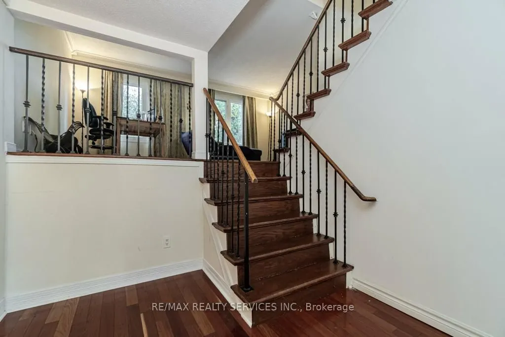 13 Weybridge Tr