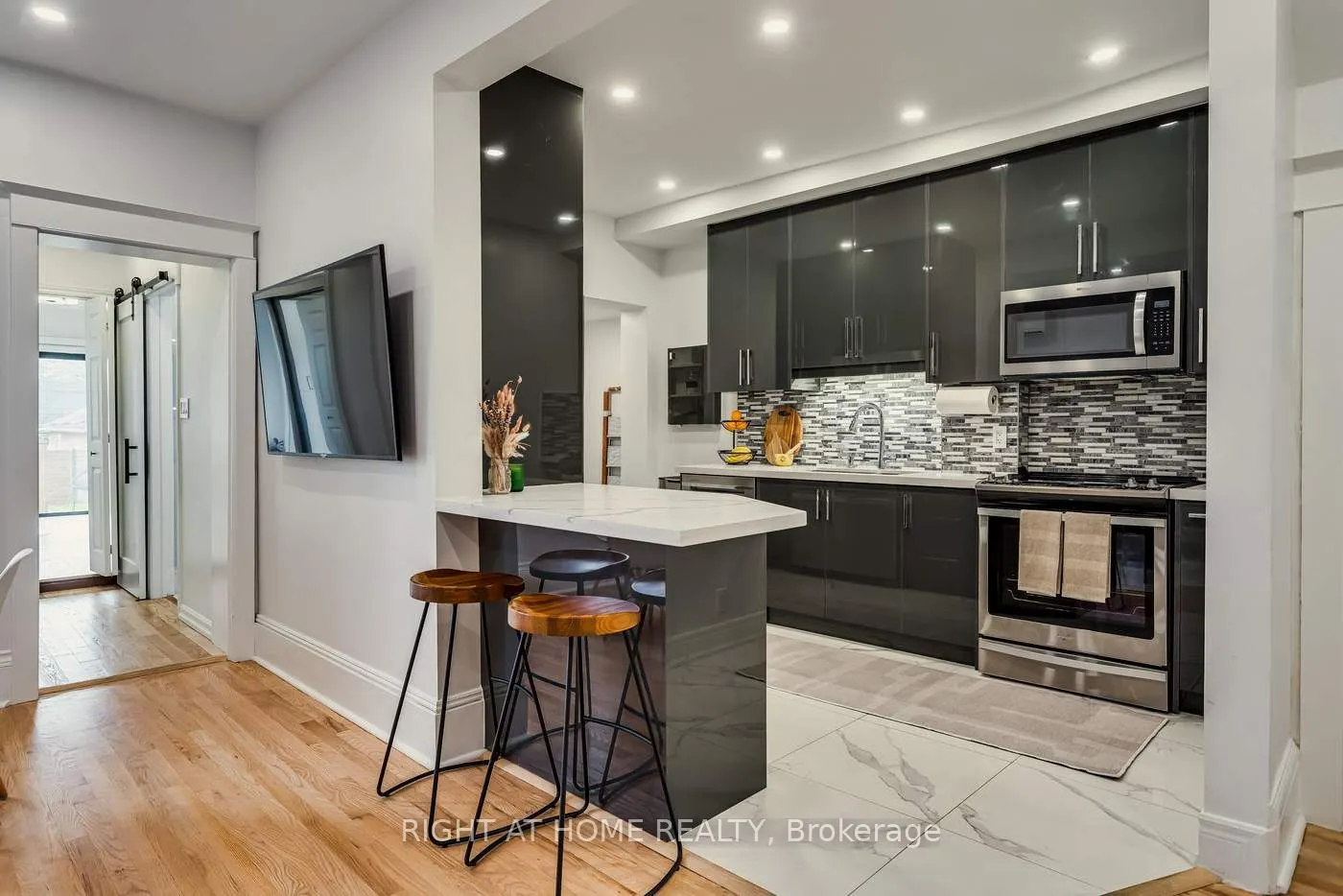 76 Glendale Ave