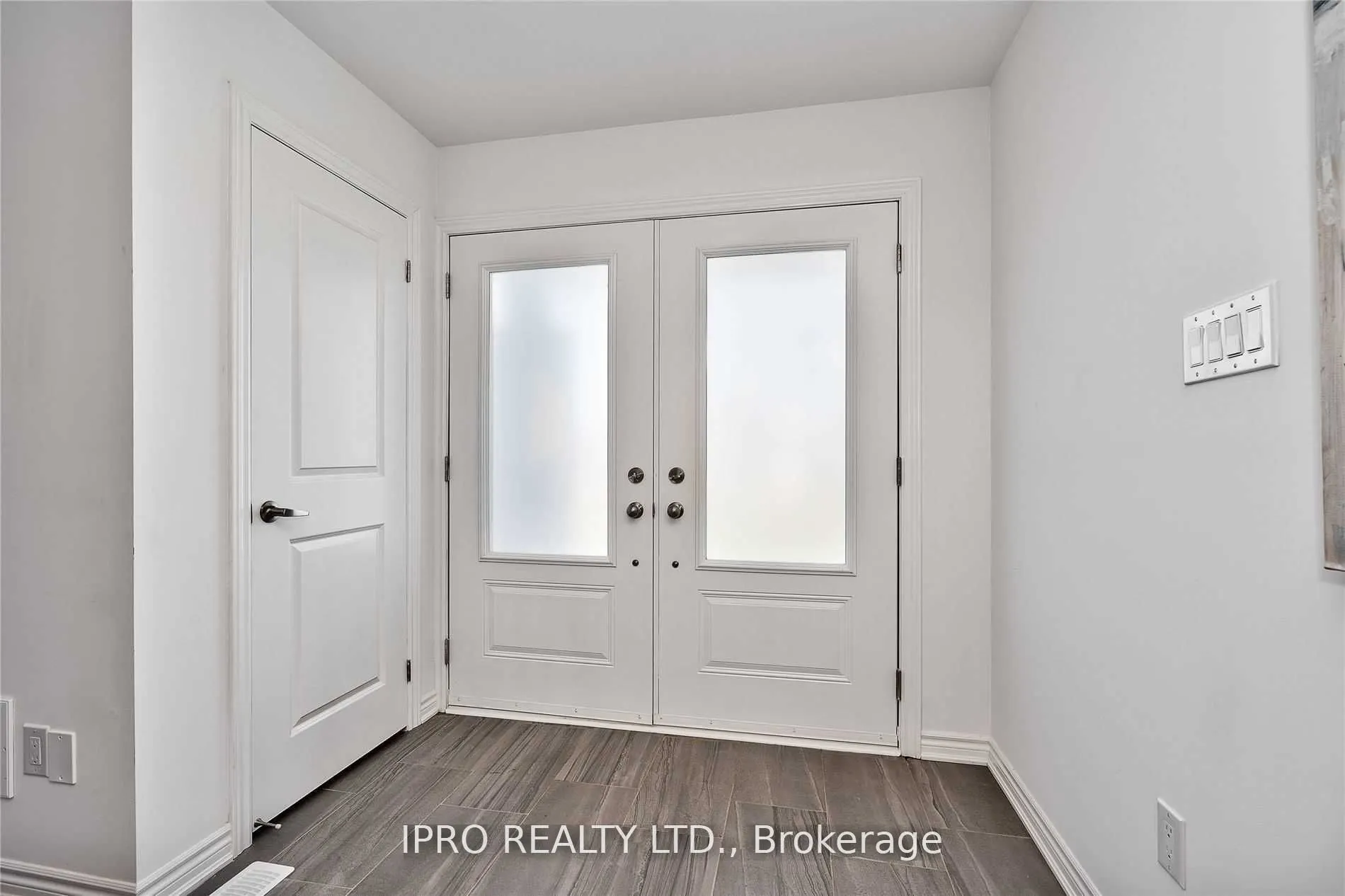 2481 Badger Cres, #3