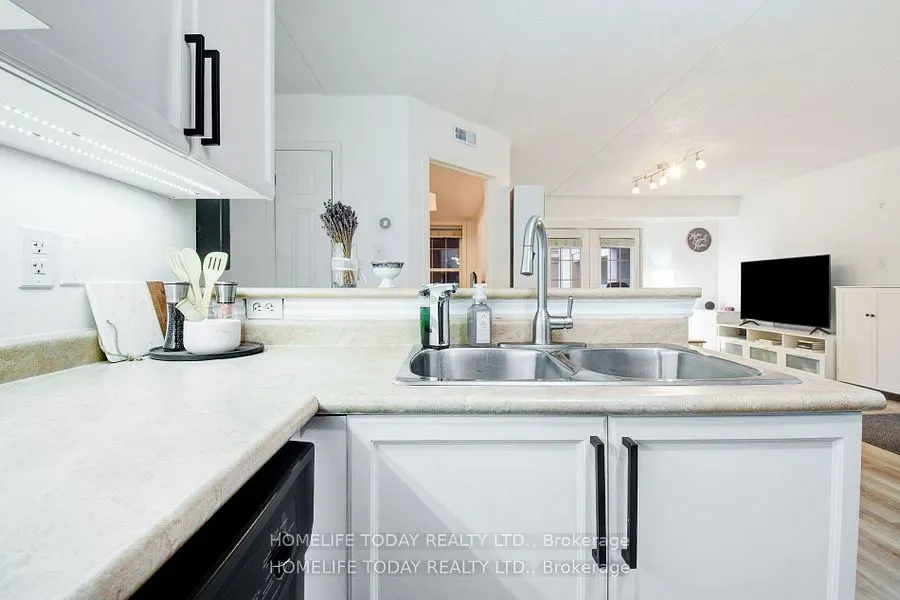 1487 Maple Ave, #208