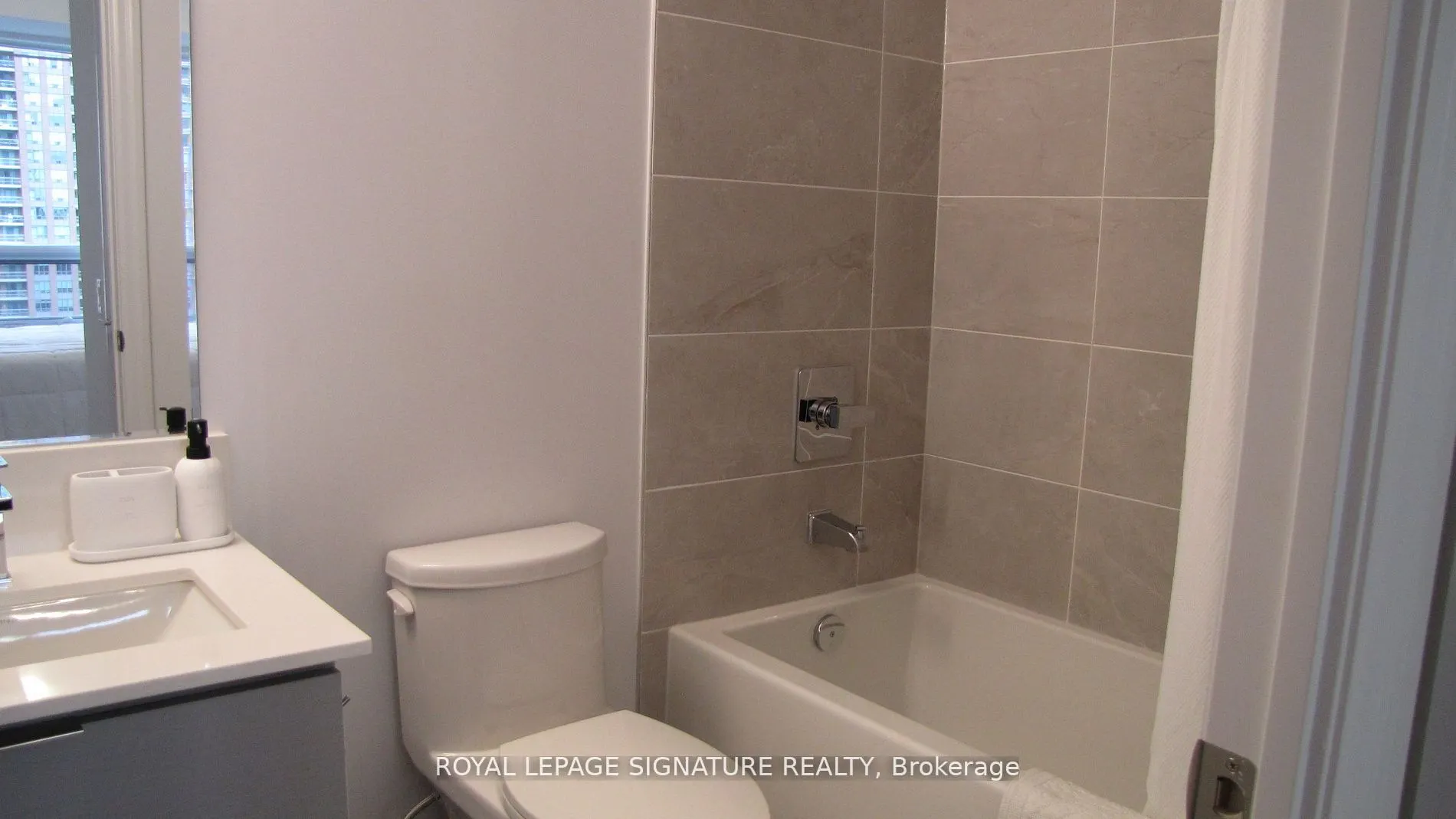 36 Elm Dr W, #1001