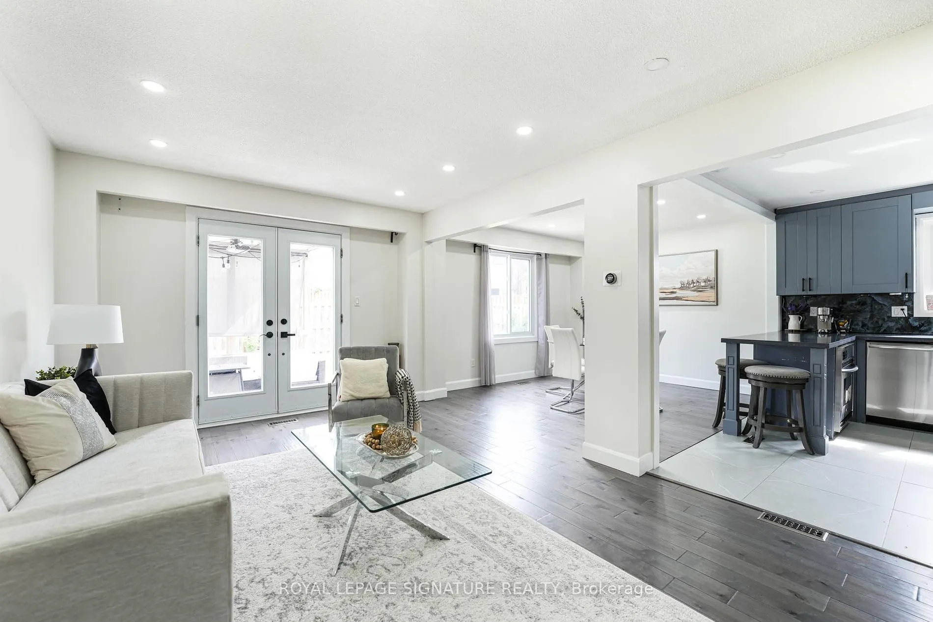 1521 Ealing Crt
