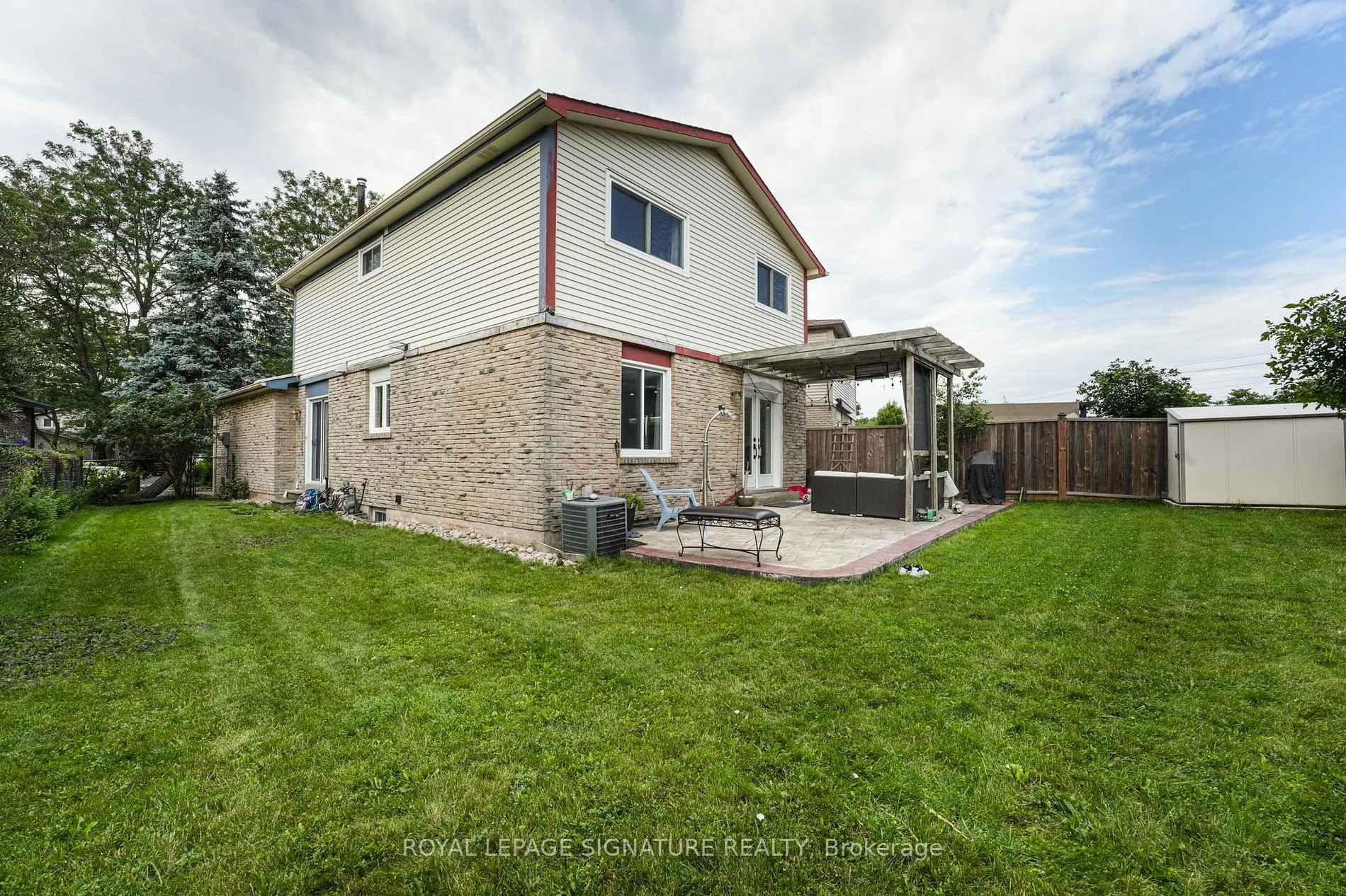 1521 Ealing Crt