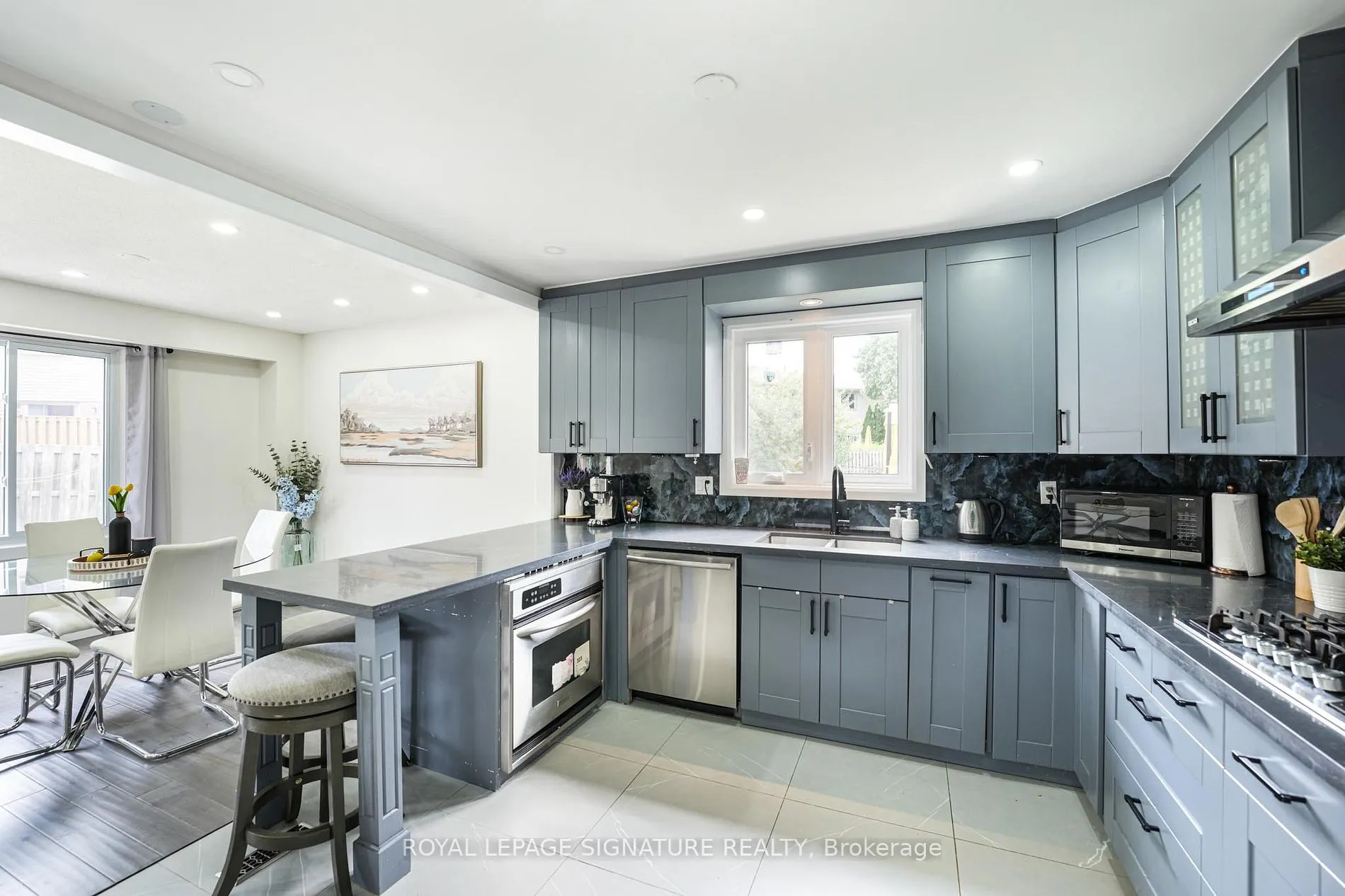 1521 Ealing Crt