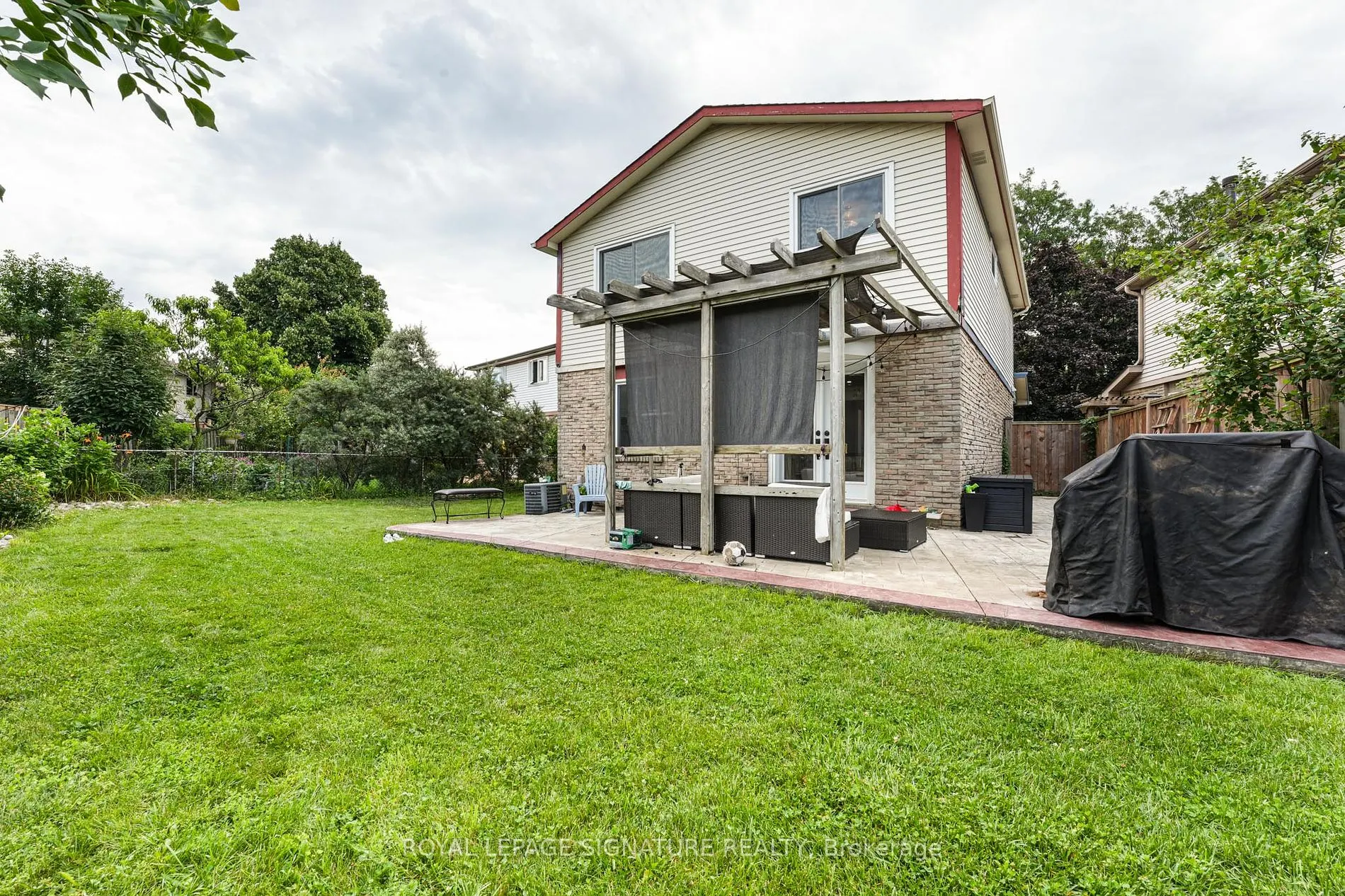 1521 Ealing Crt