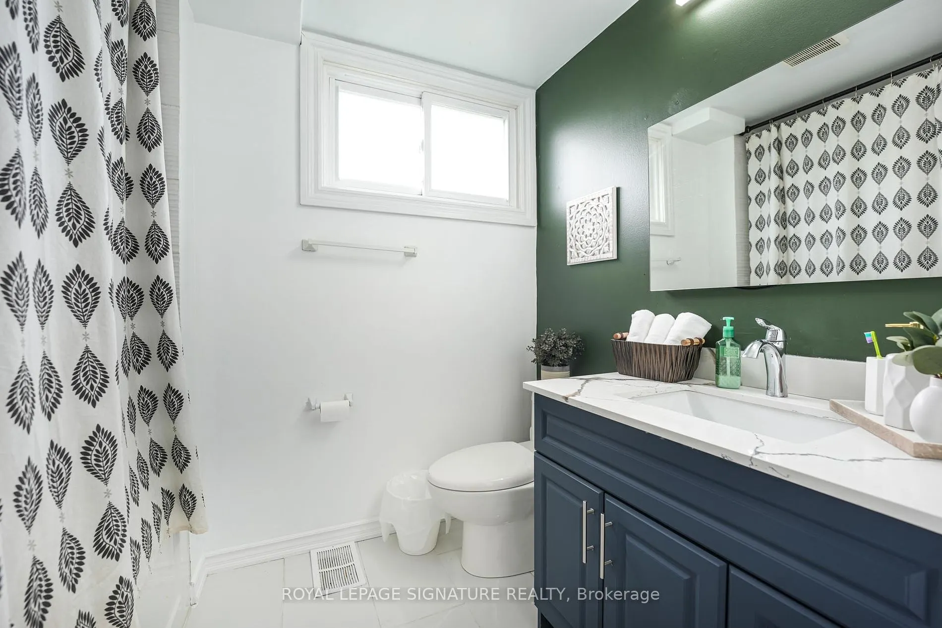 1521 Ealing Crt
