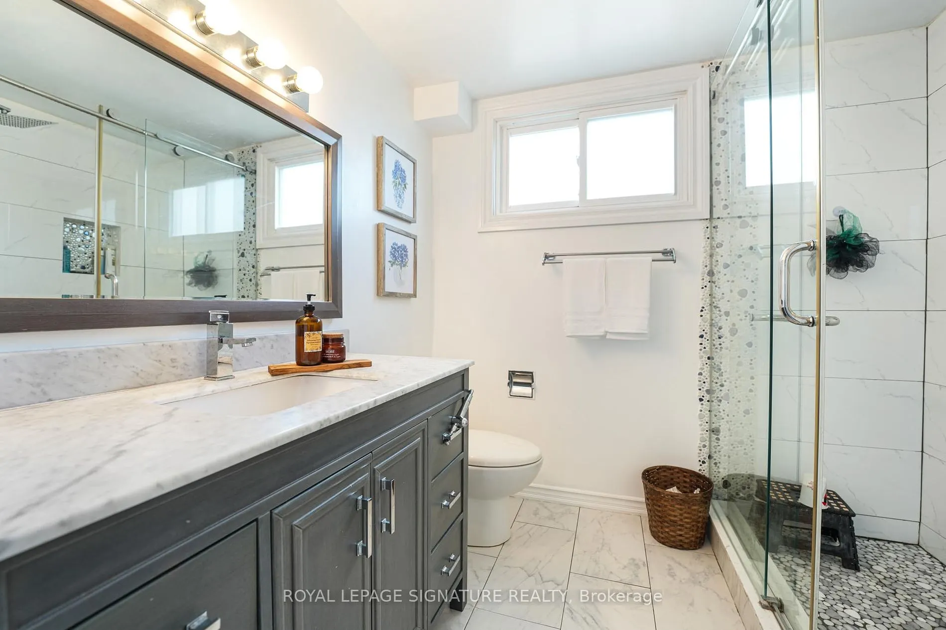 1521 Ealing Crt