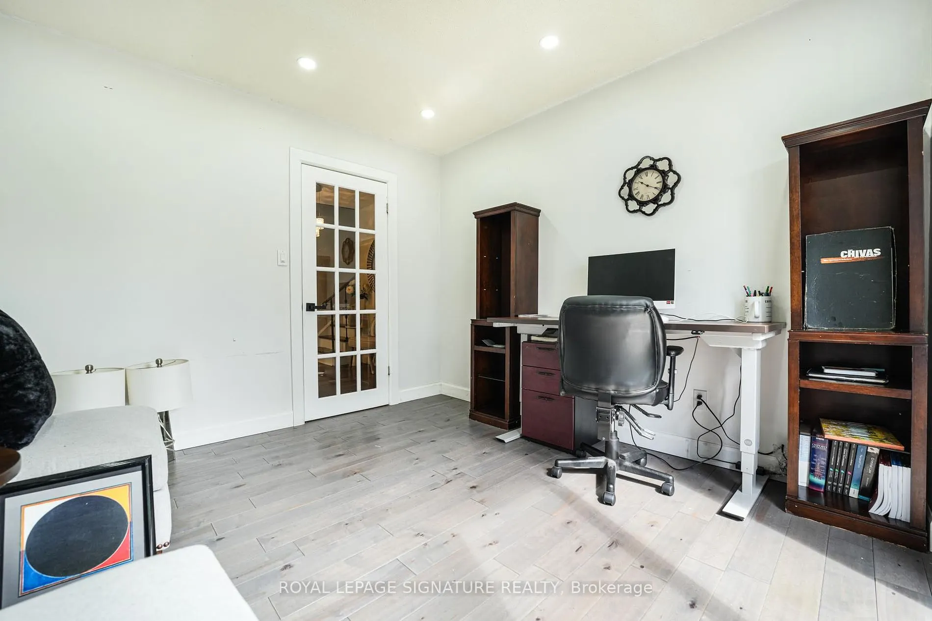 1521 Ealing Crt