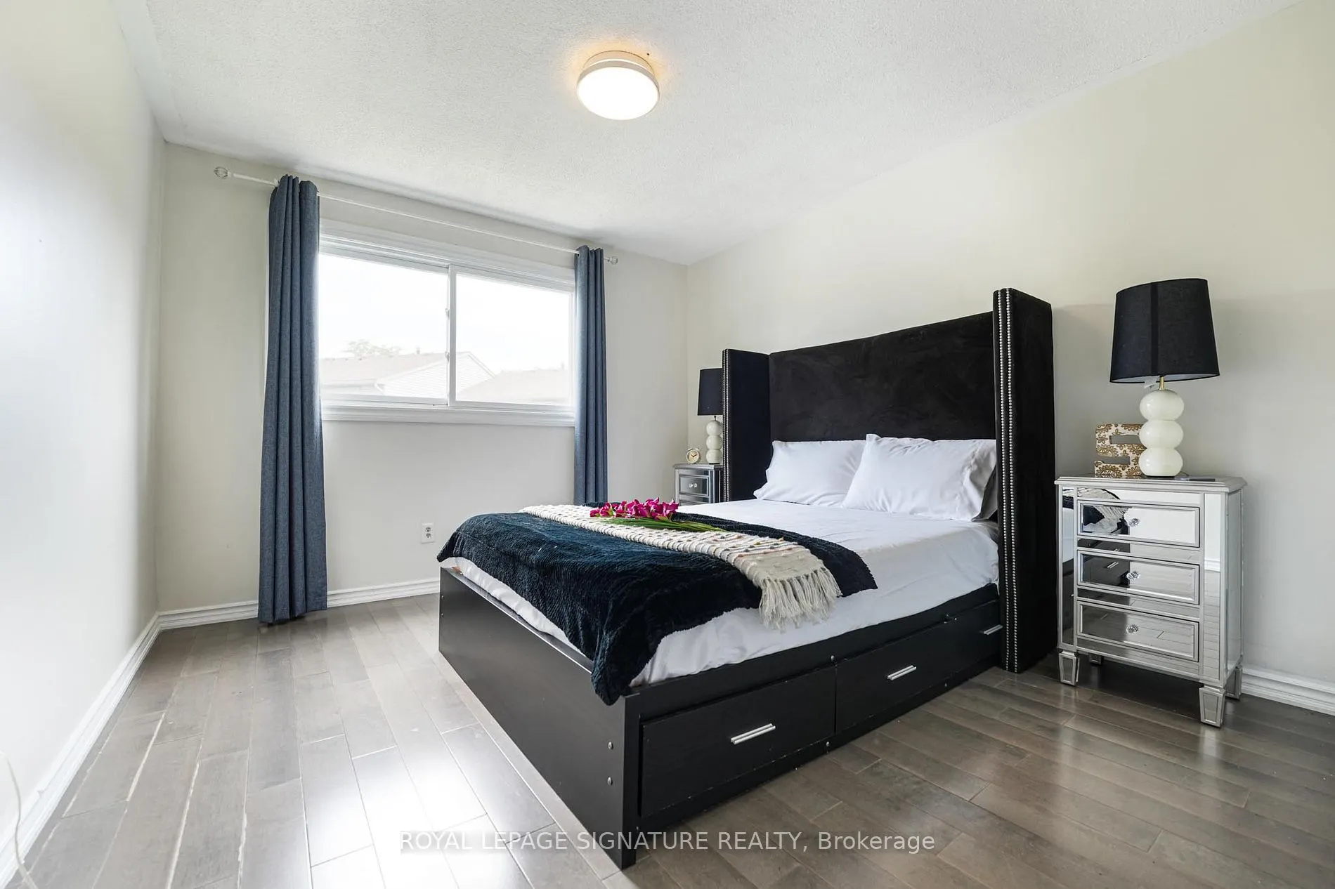 1521 Ealing Crt