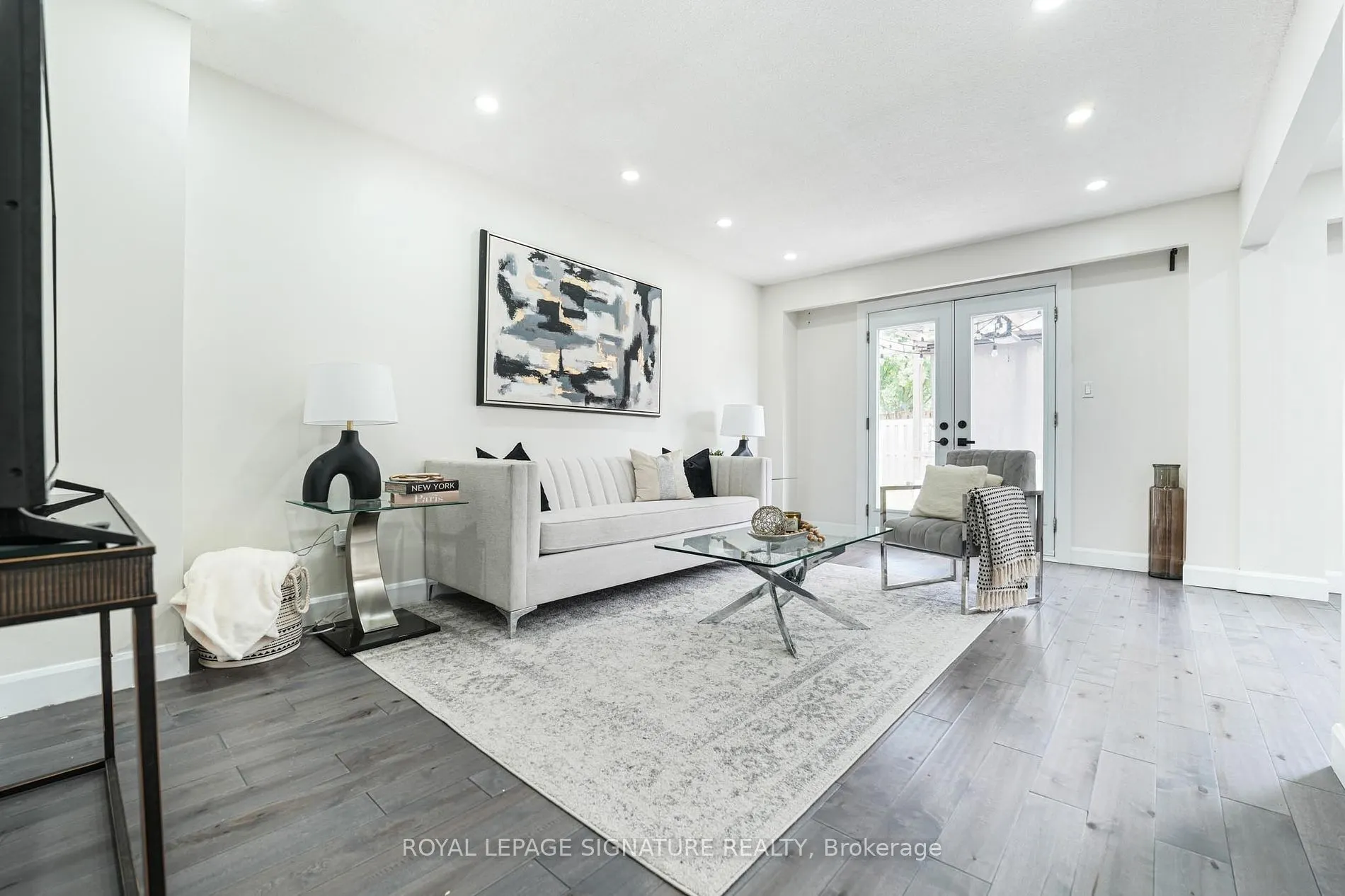 1521 Ealing Crt
