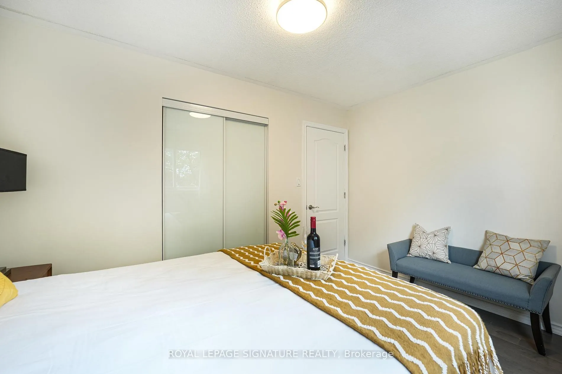 1521 Ealing Crt