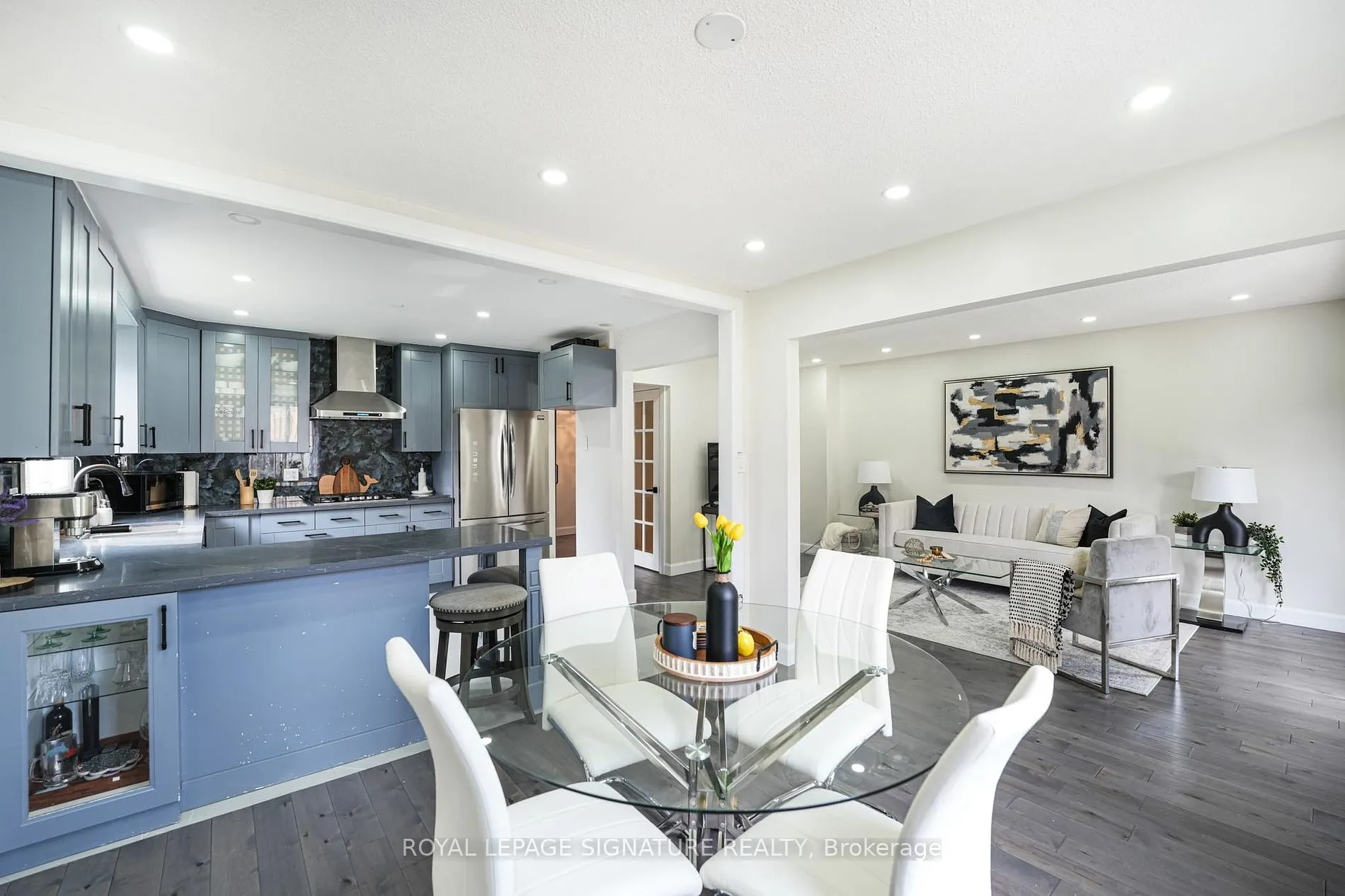 1521 Ealing Crt
