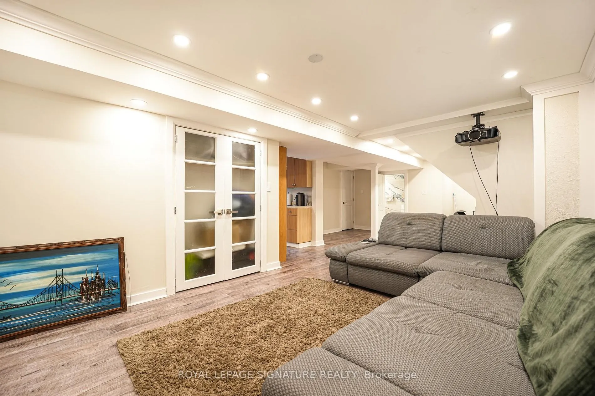 1521 Ealing Crt