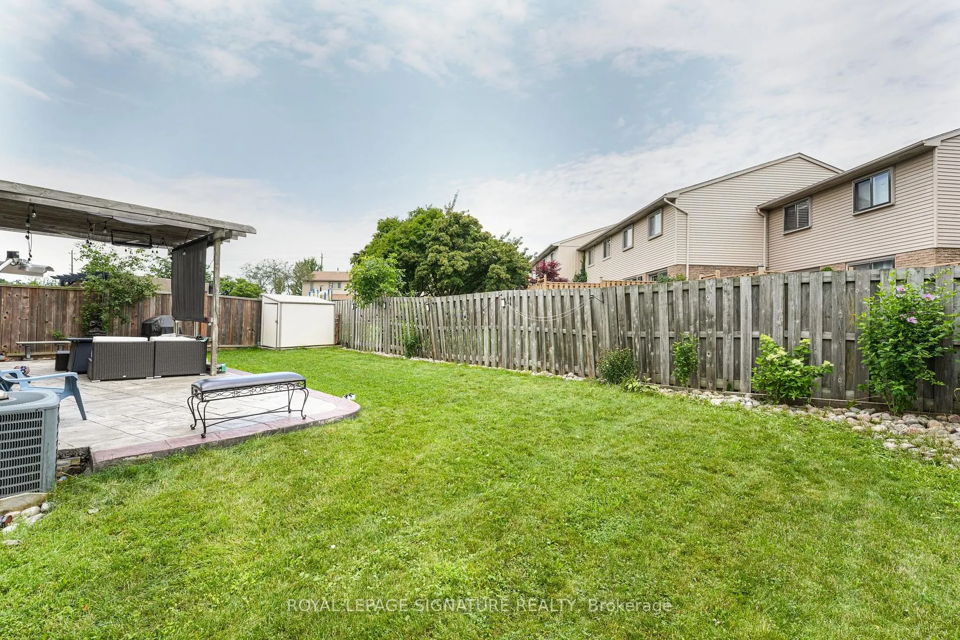 1521 Ealing Crt