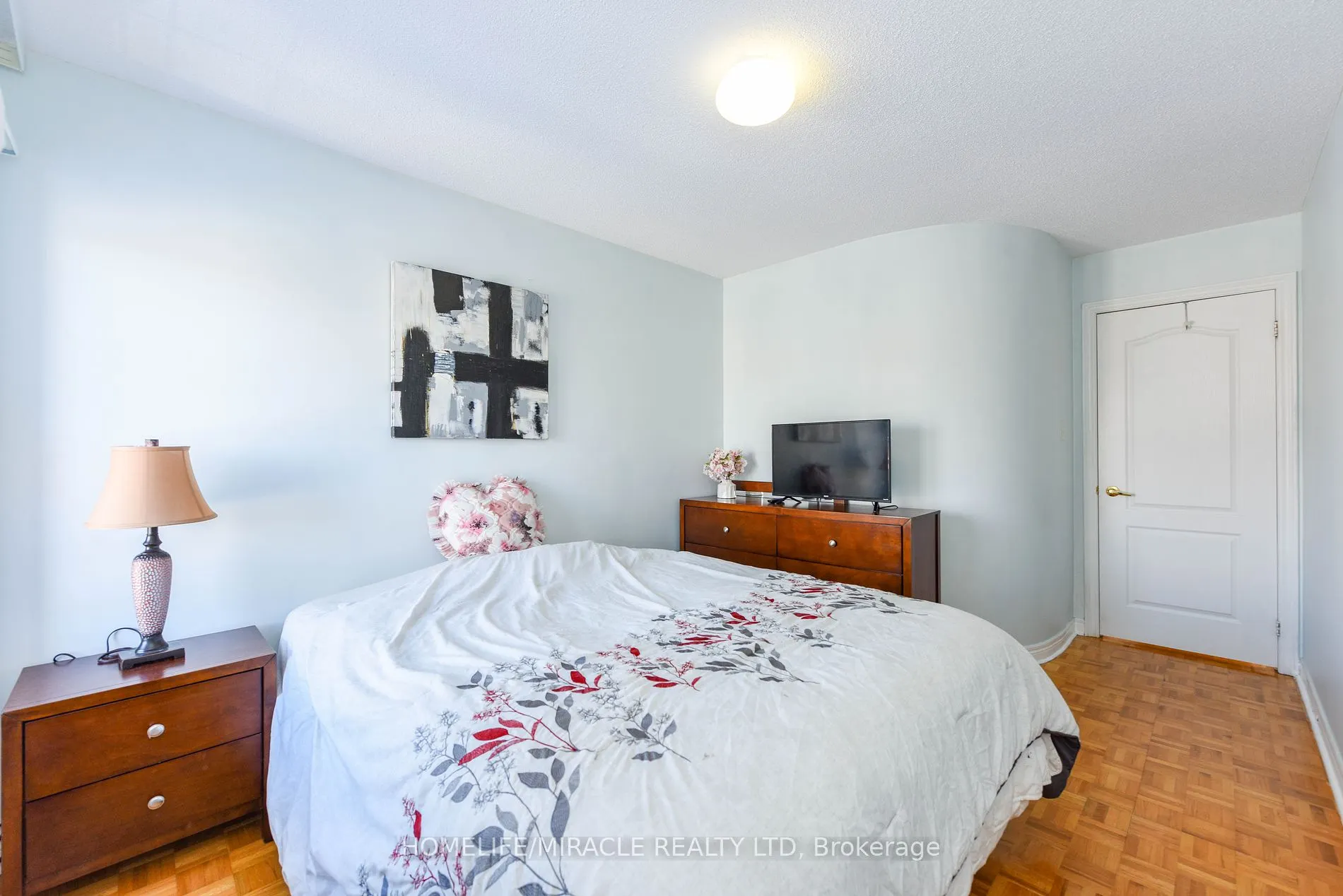 322 Ellwood Dr W