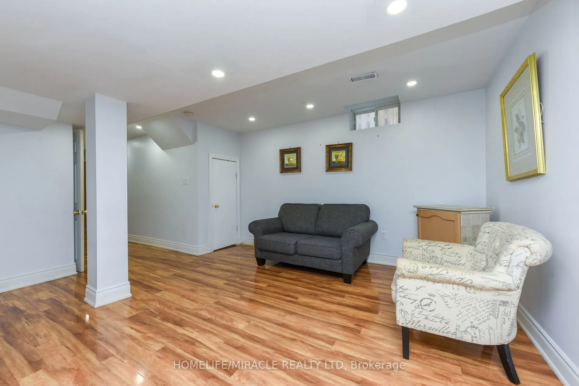 322 Ellwood Dr W