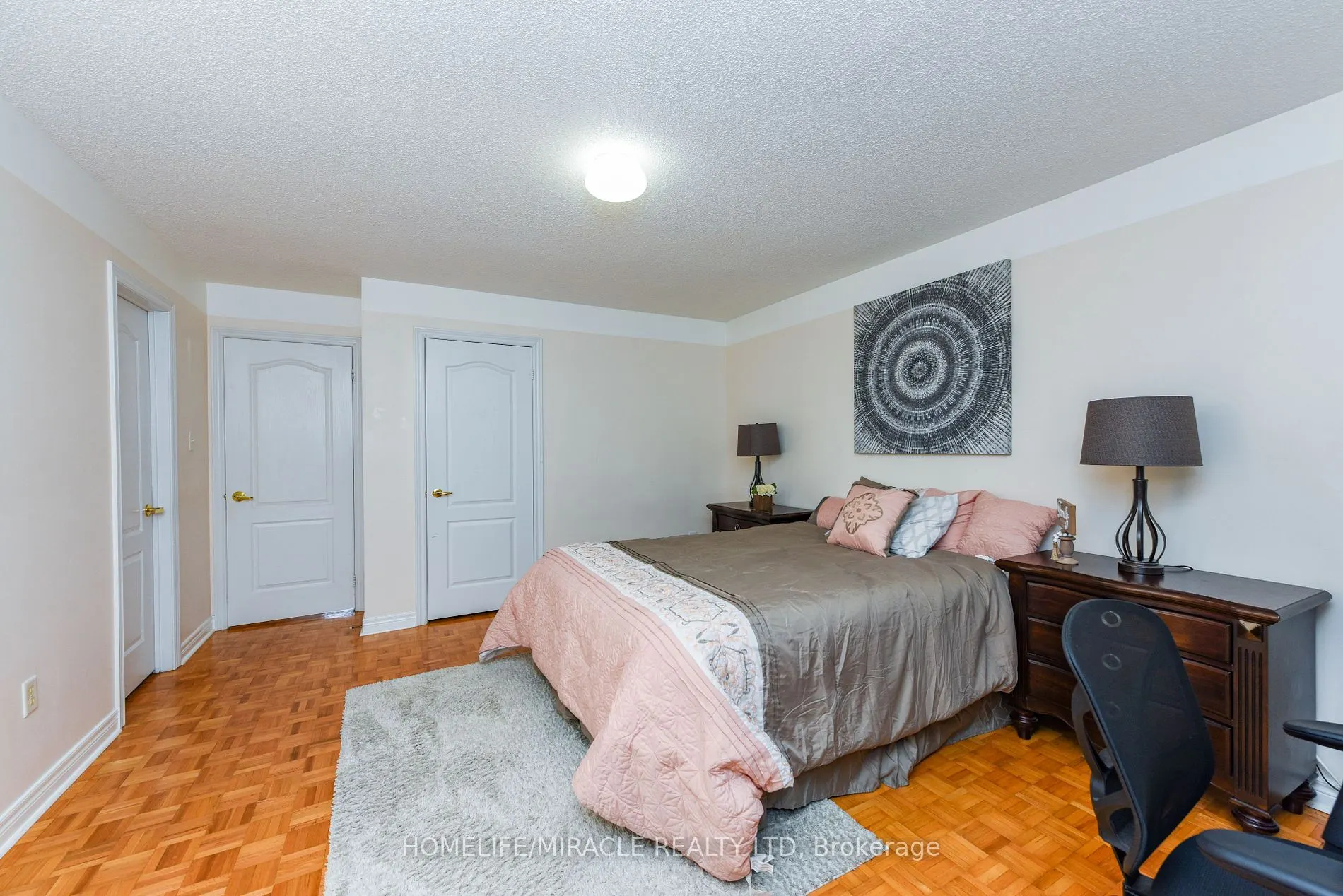 322 Ellwood Dr W