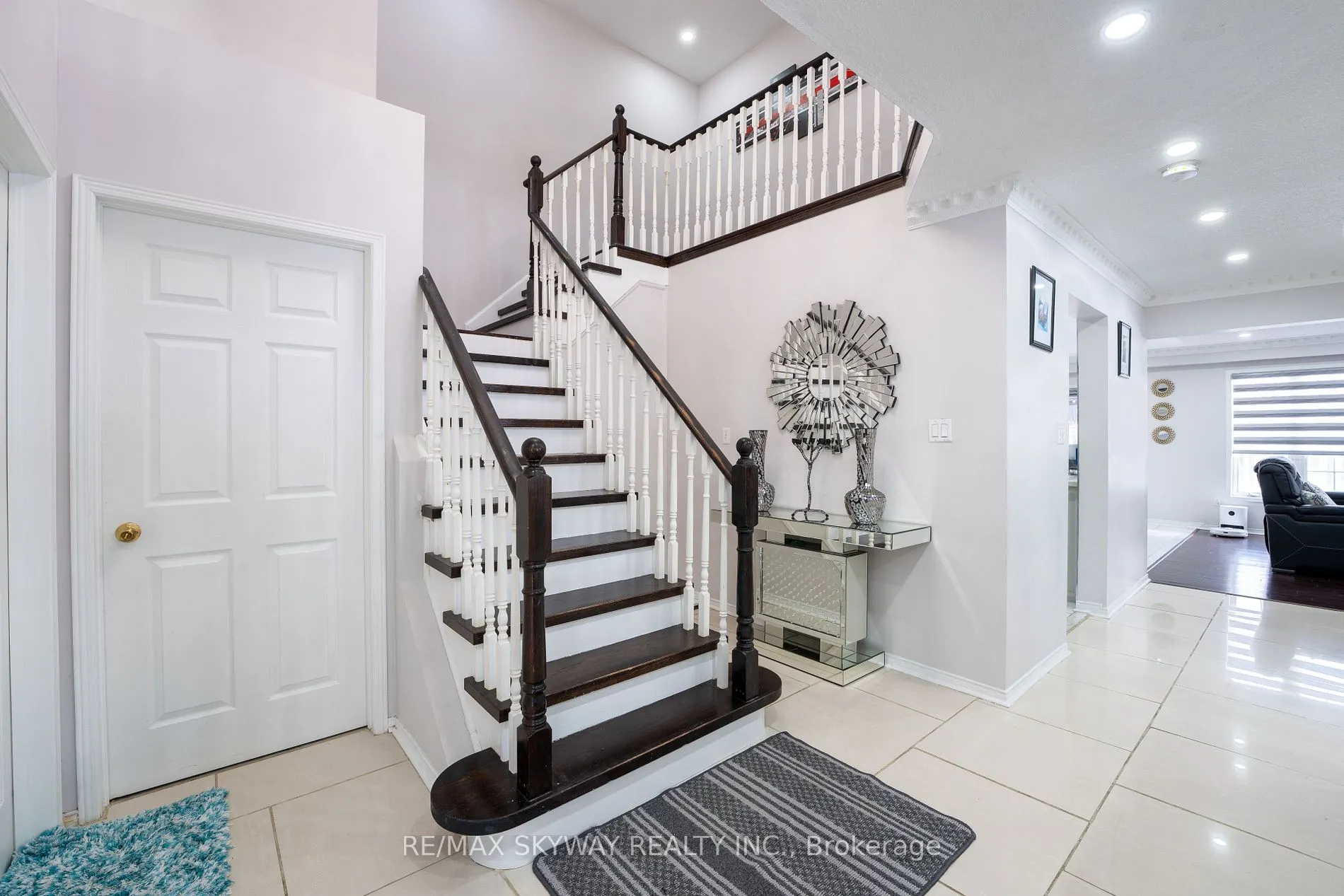 3 Piper St