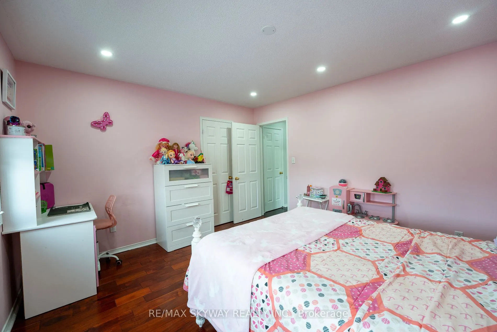 3 Piper St