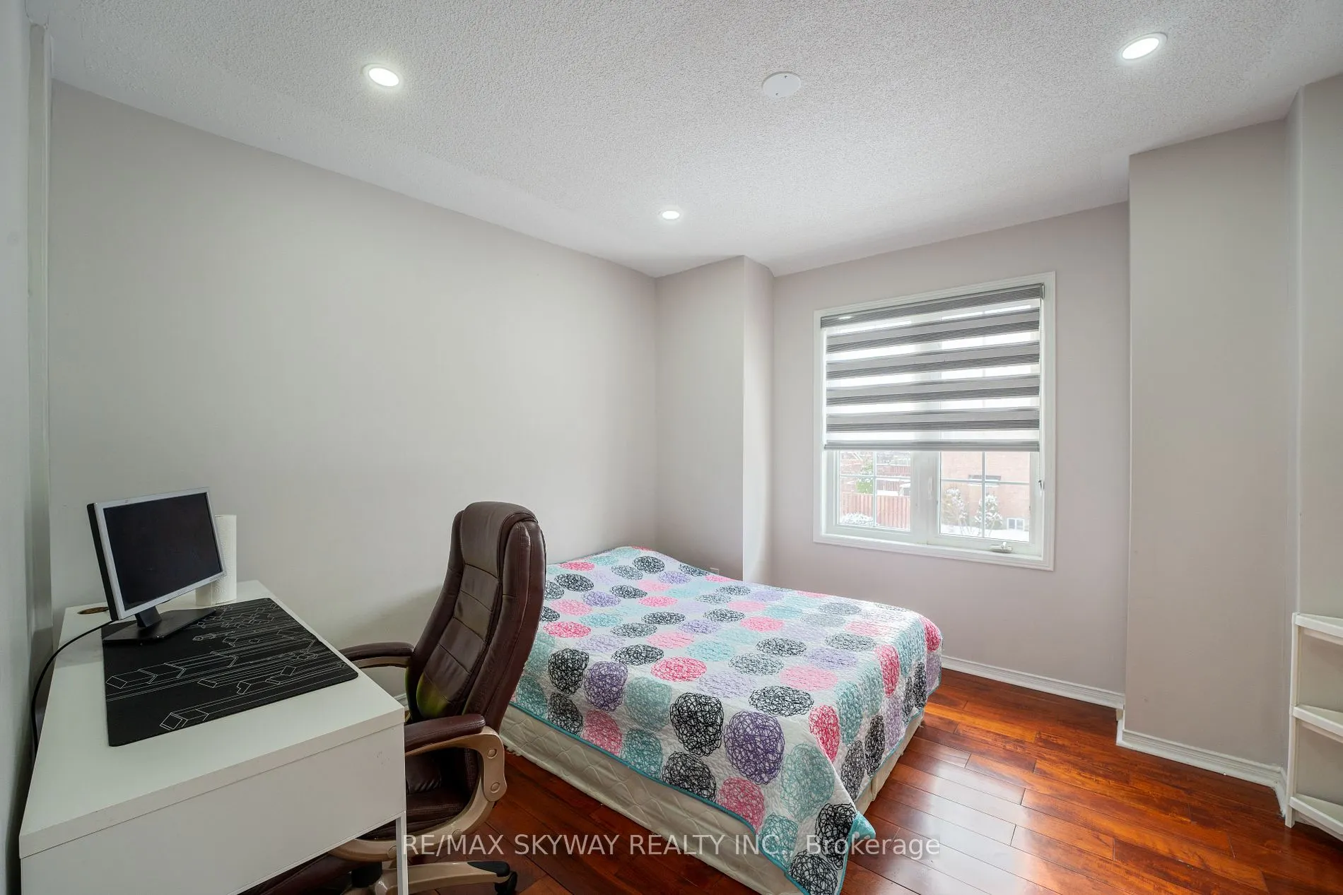 3 Piper St