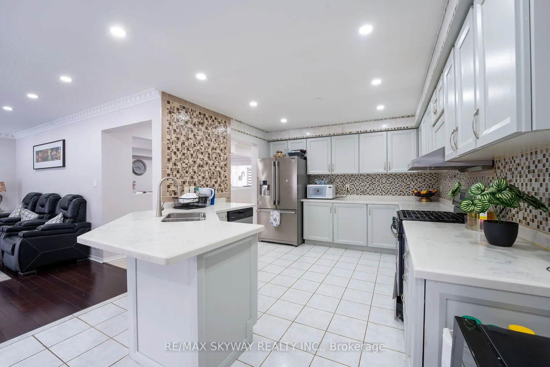 3 Piper St