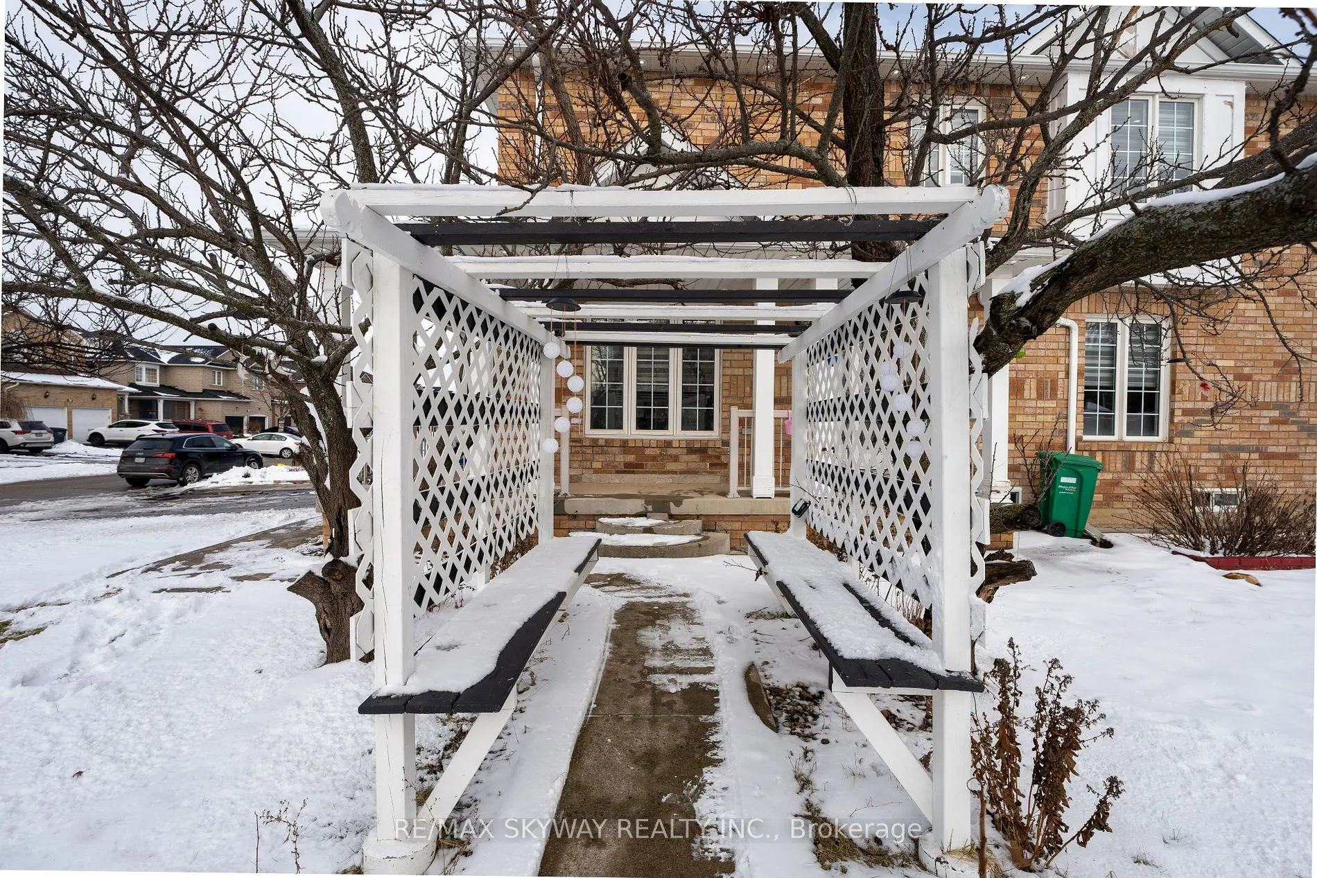 3 Piper St