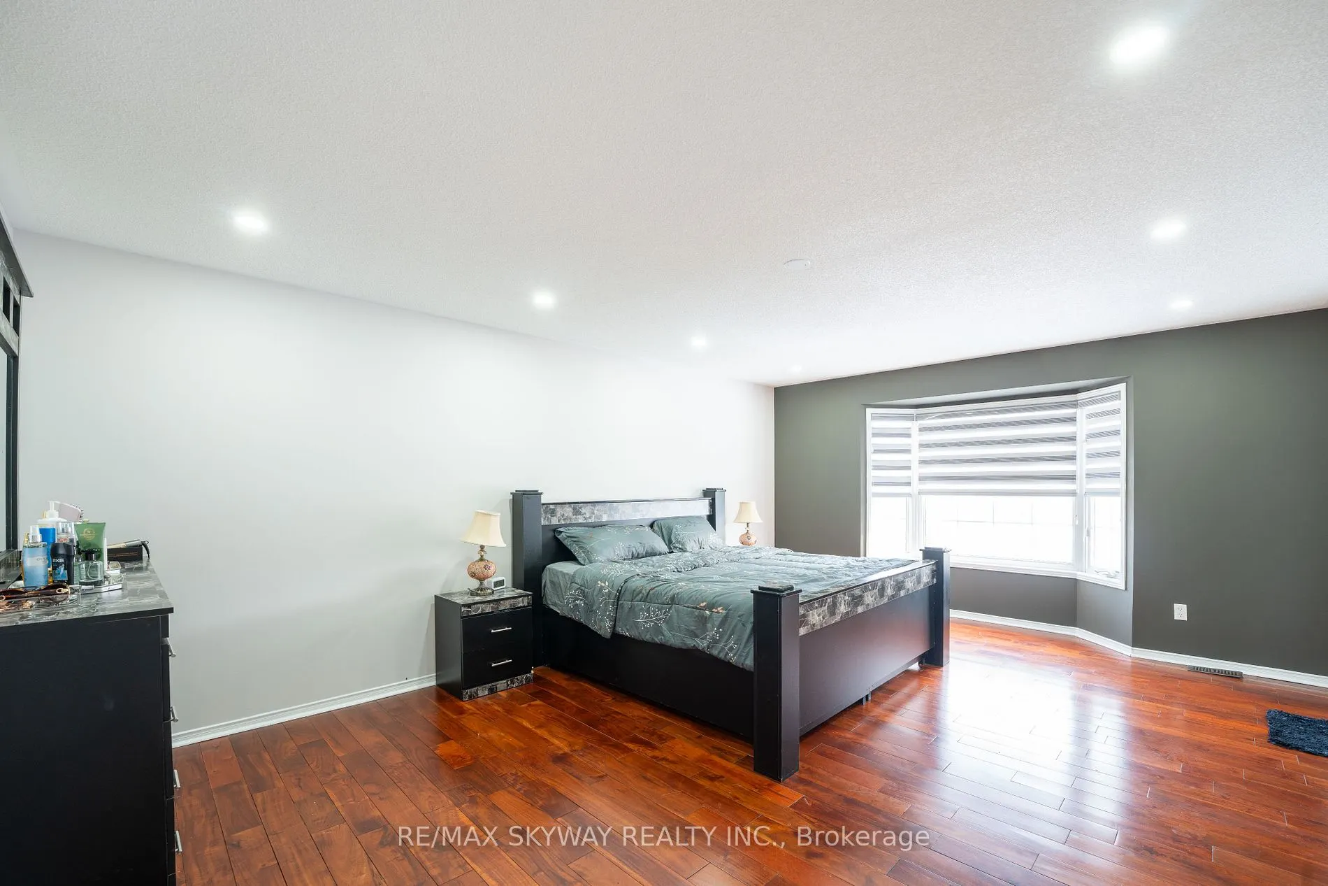 3 Piper St