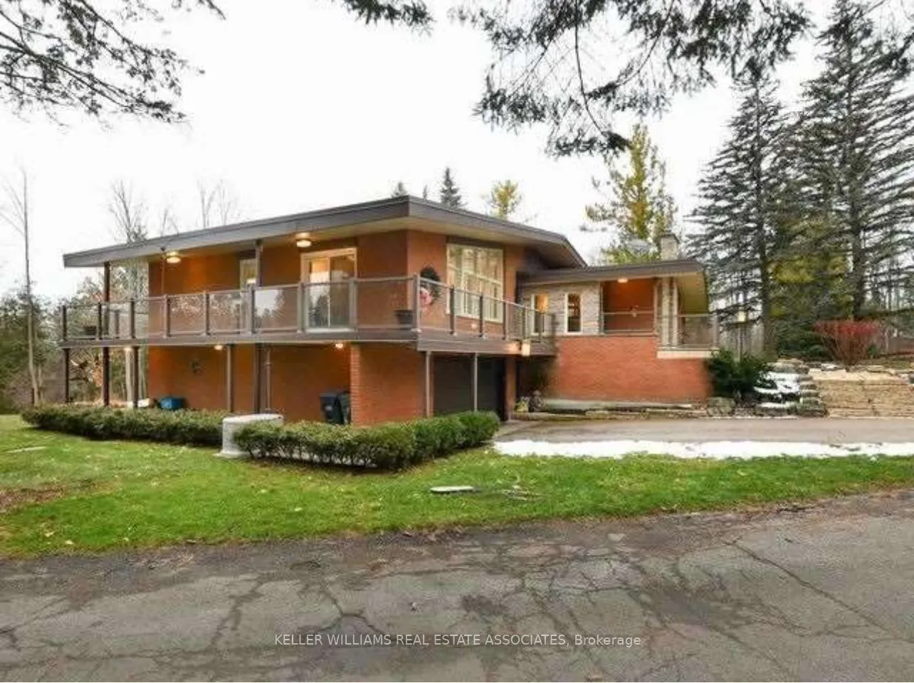 16 Cedar Dr