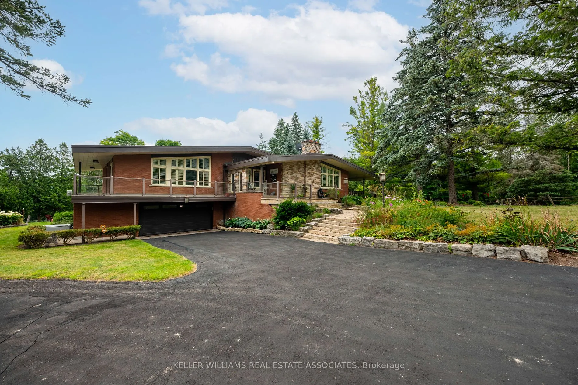16 Cedar Dr