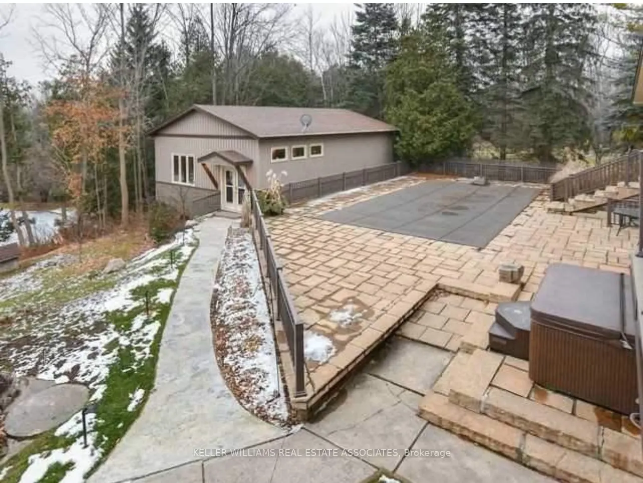 16 Cedar Dr