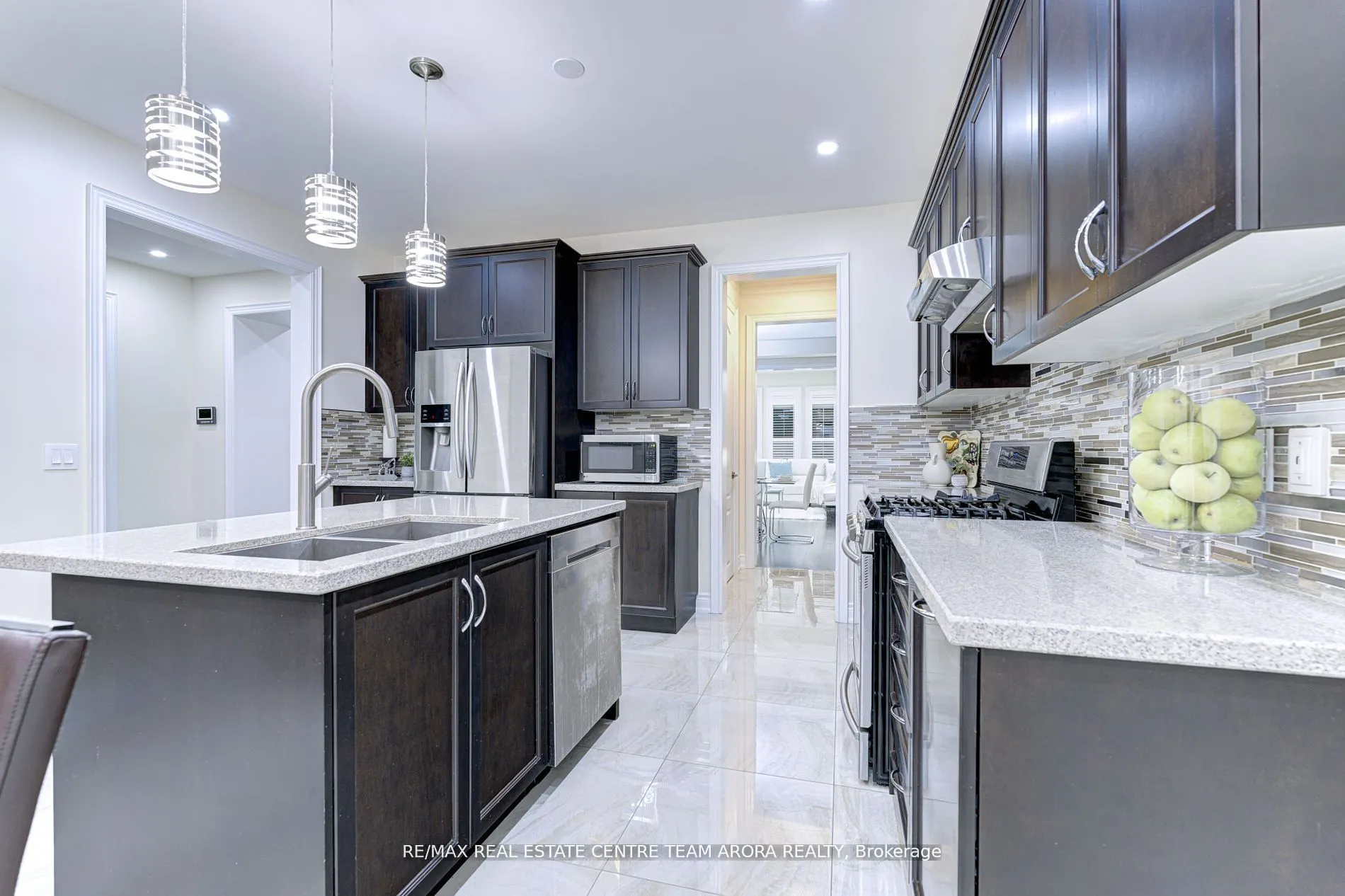 25 Ladbrook Cres