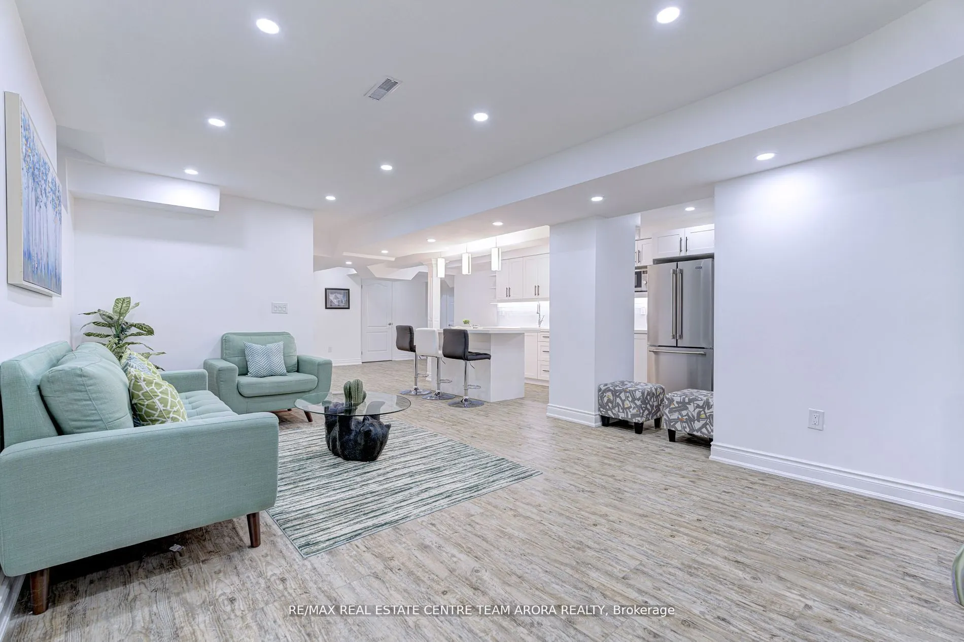 25 Ladbrook Cres