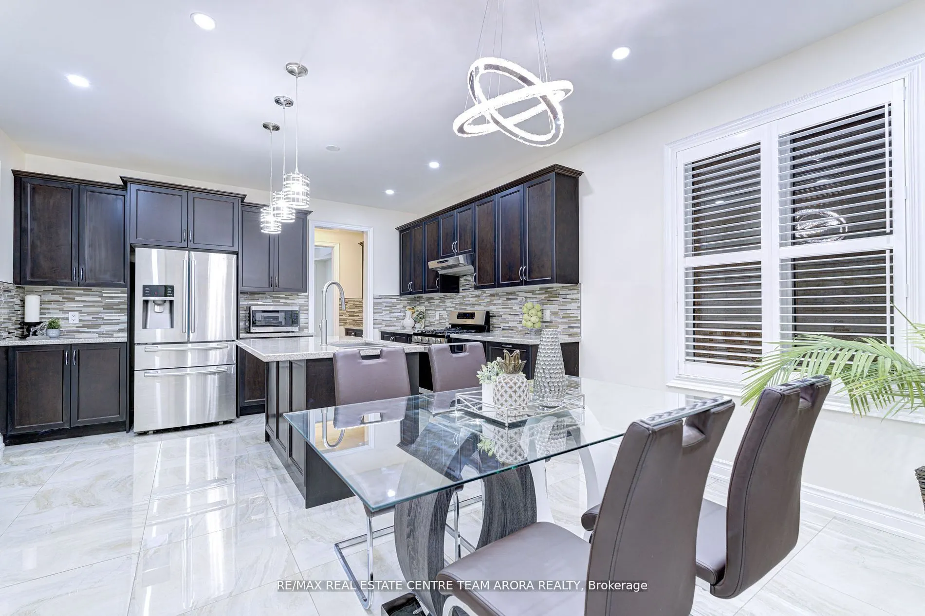 25 Ladbrook Cres