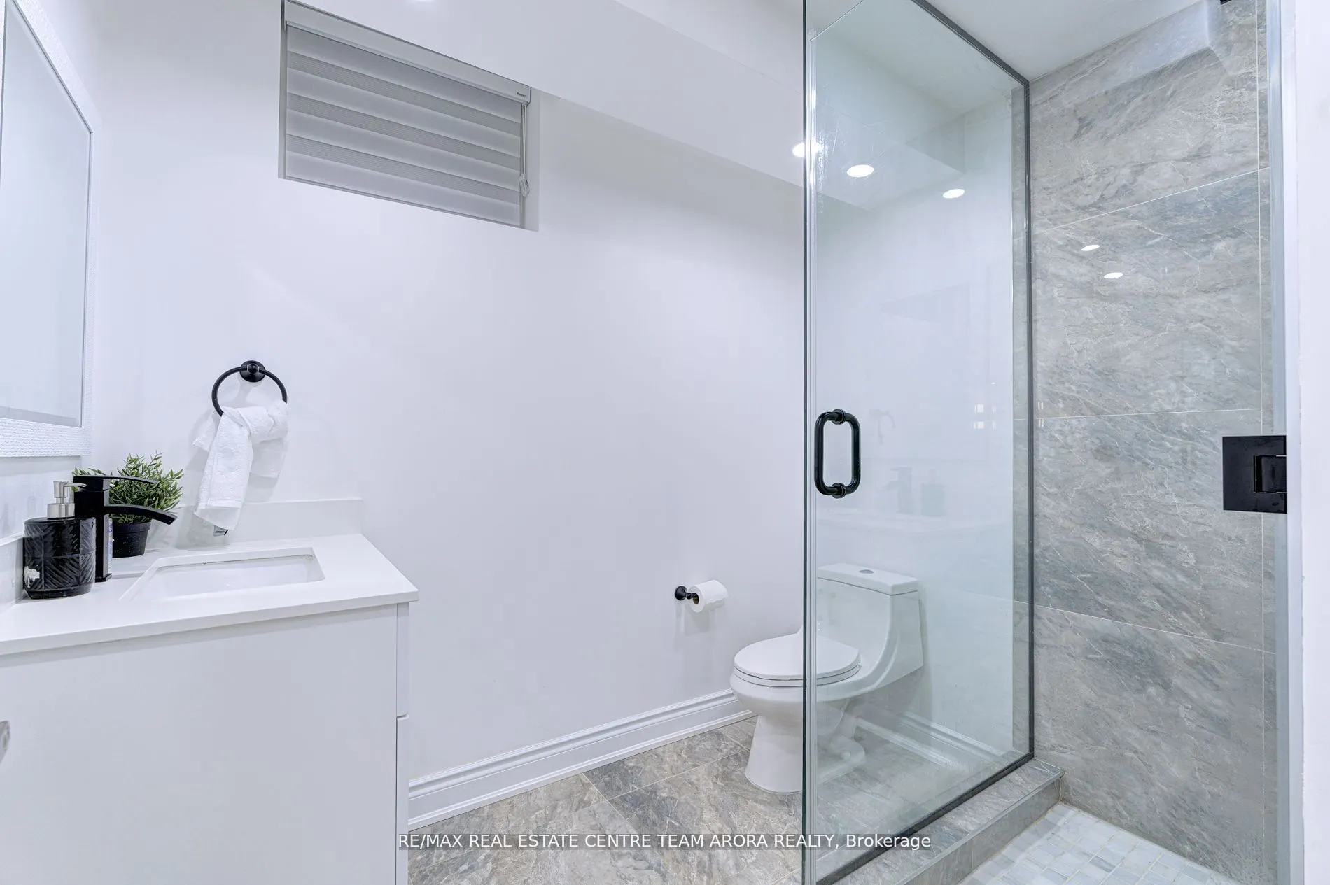 25 Ladbrook Cres
