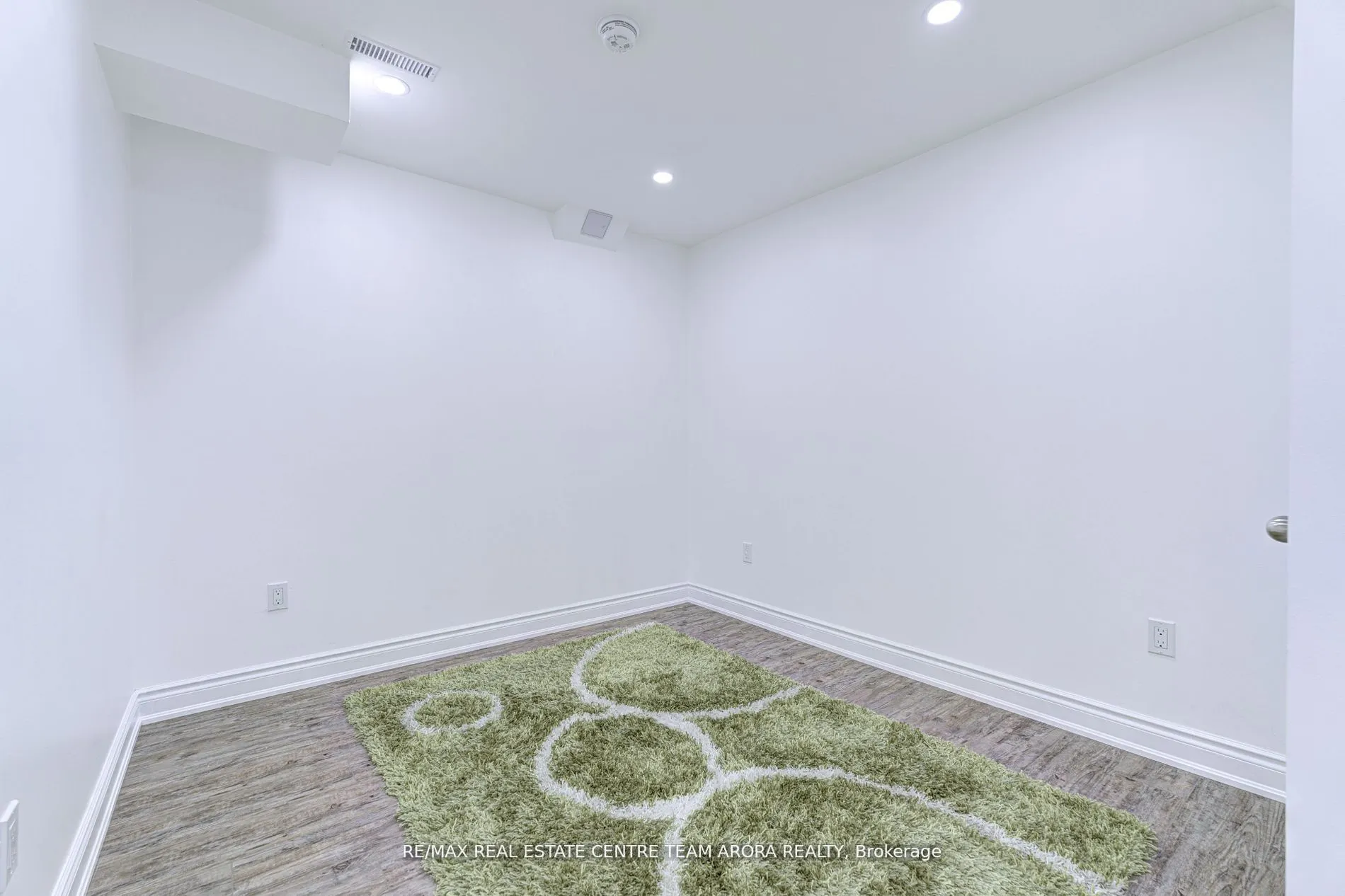 25 Ladbrook Cres
