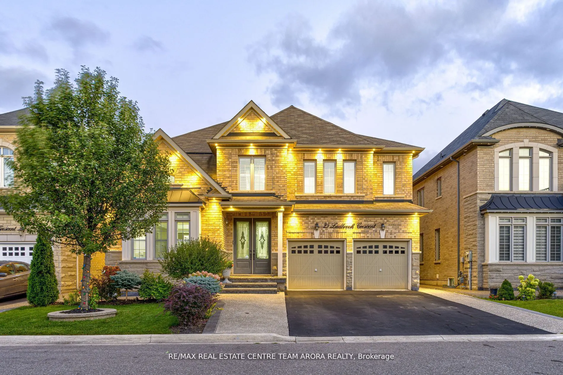 25 Ladbrook Cres