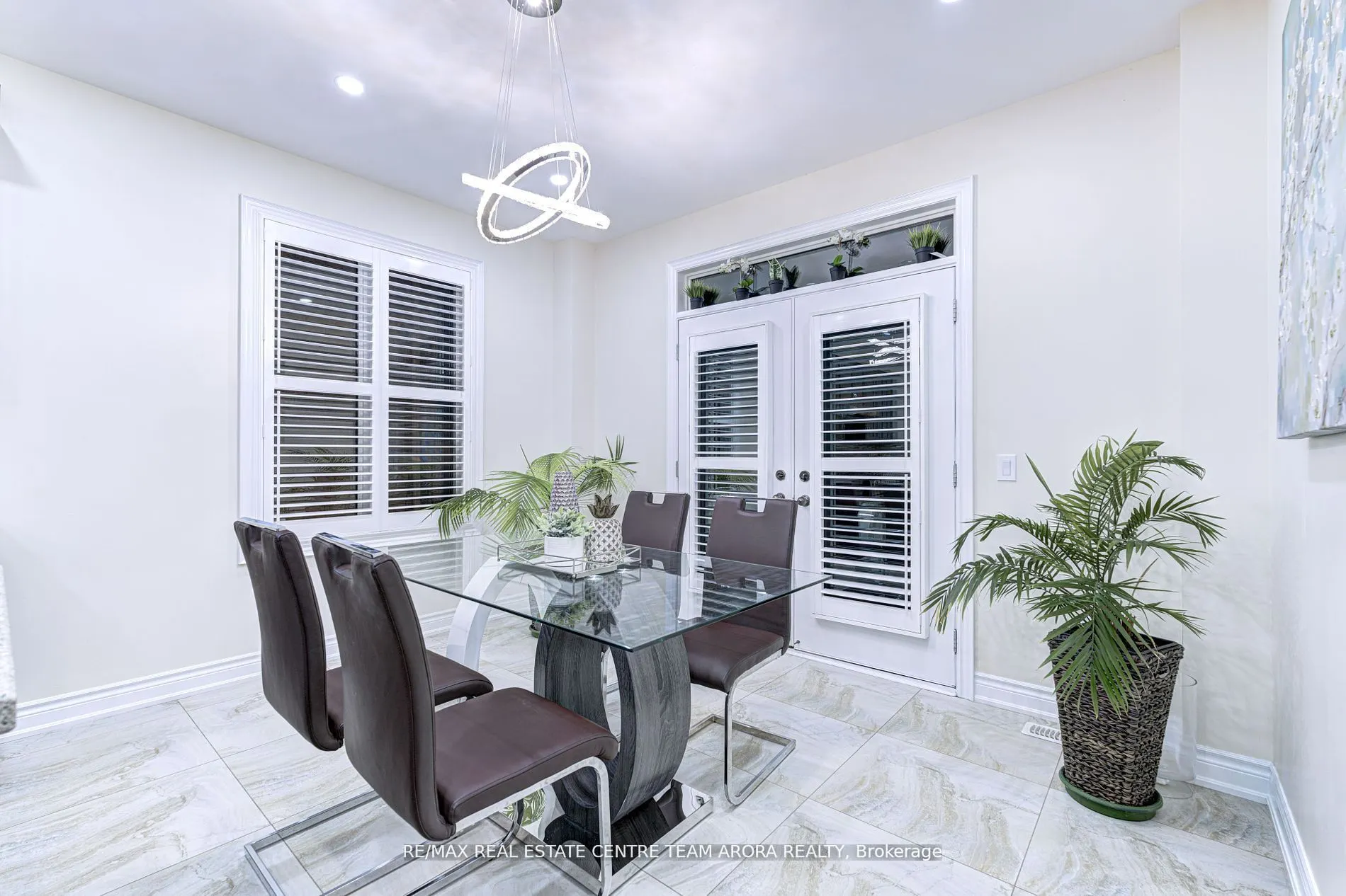25 Ladbrook Cres