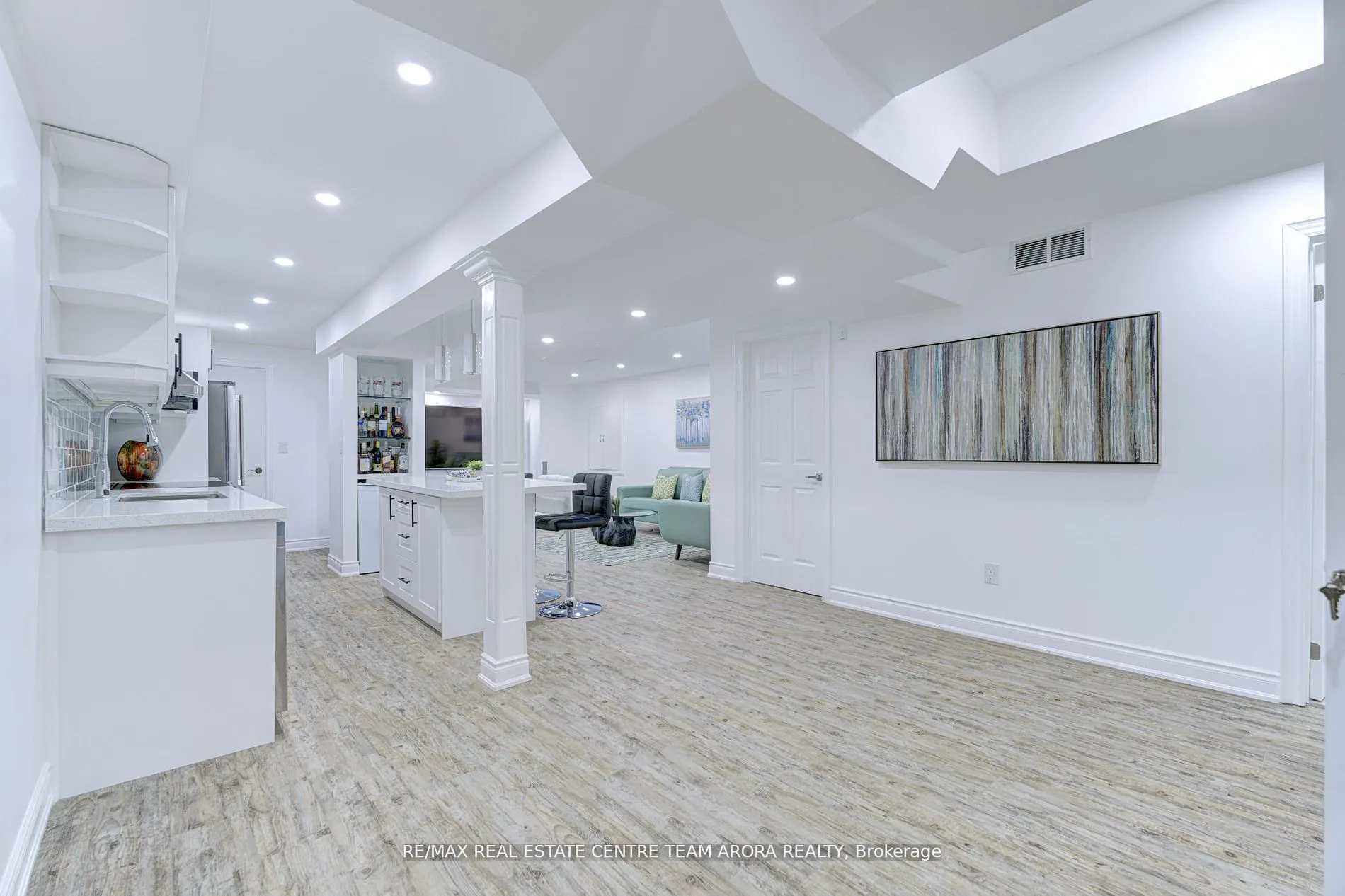 25 Ladbrook Cres