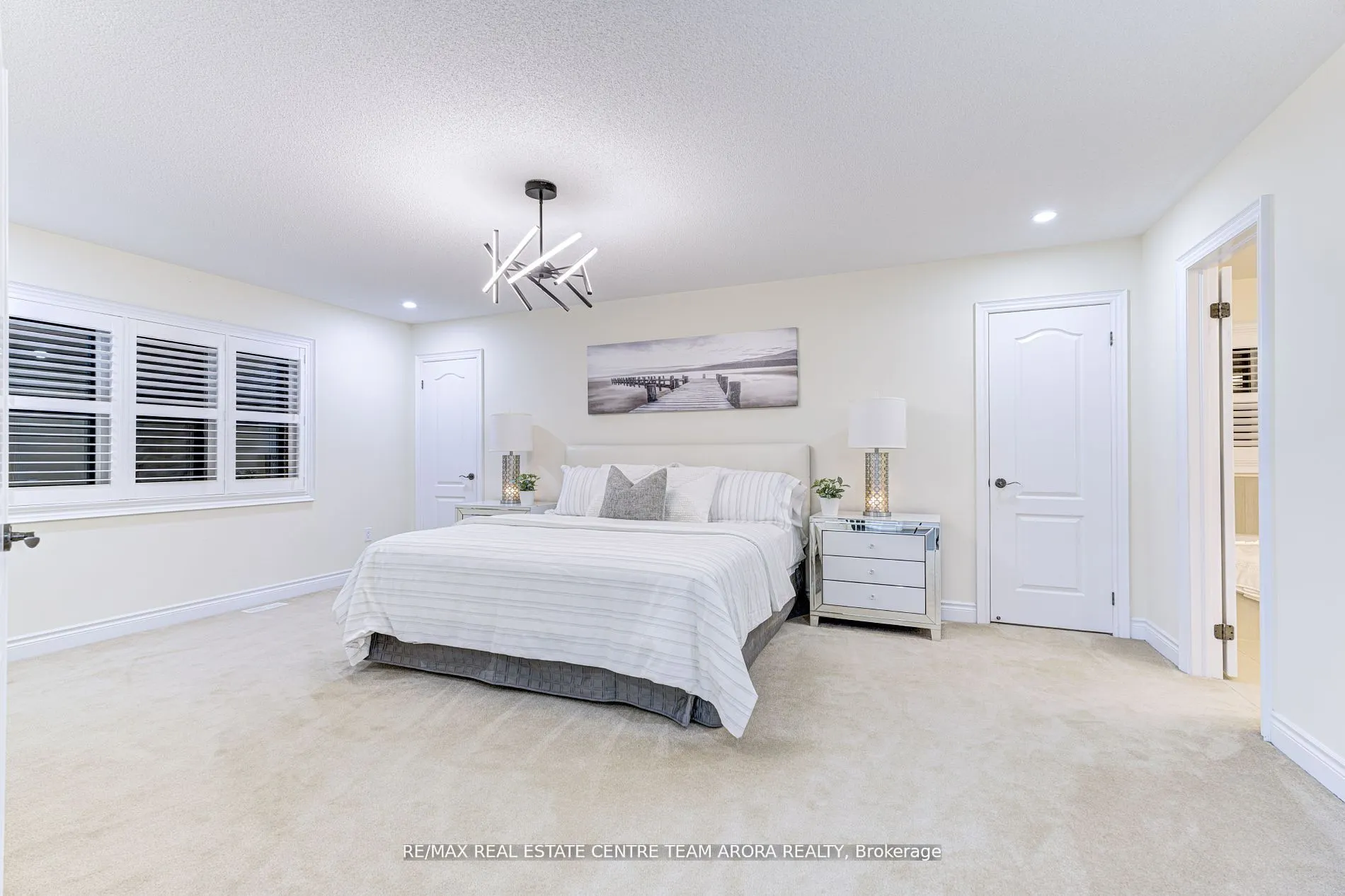 25 Ladbrook Cres