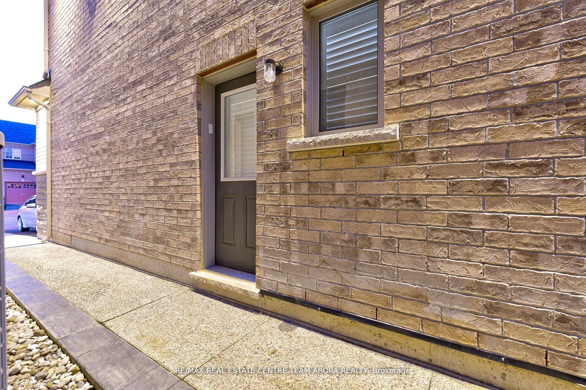 25 Ladbrook Cres