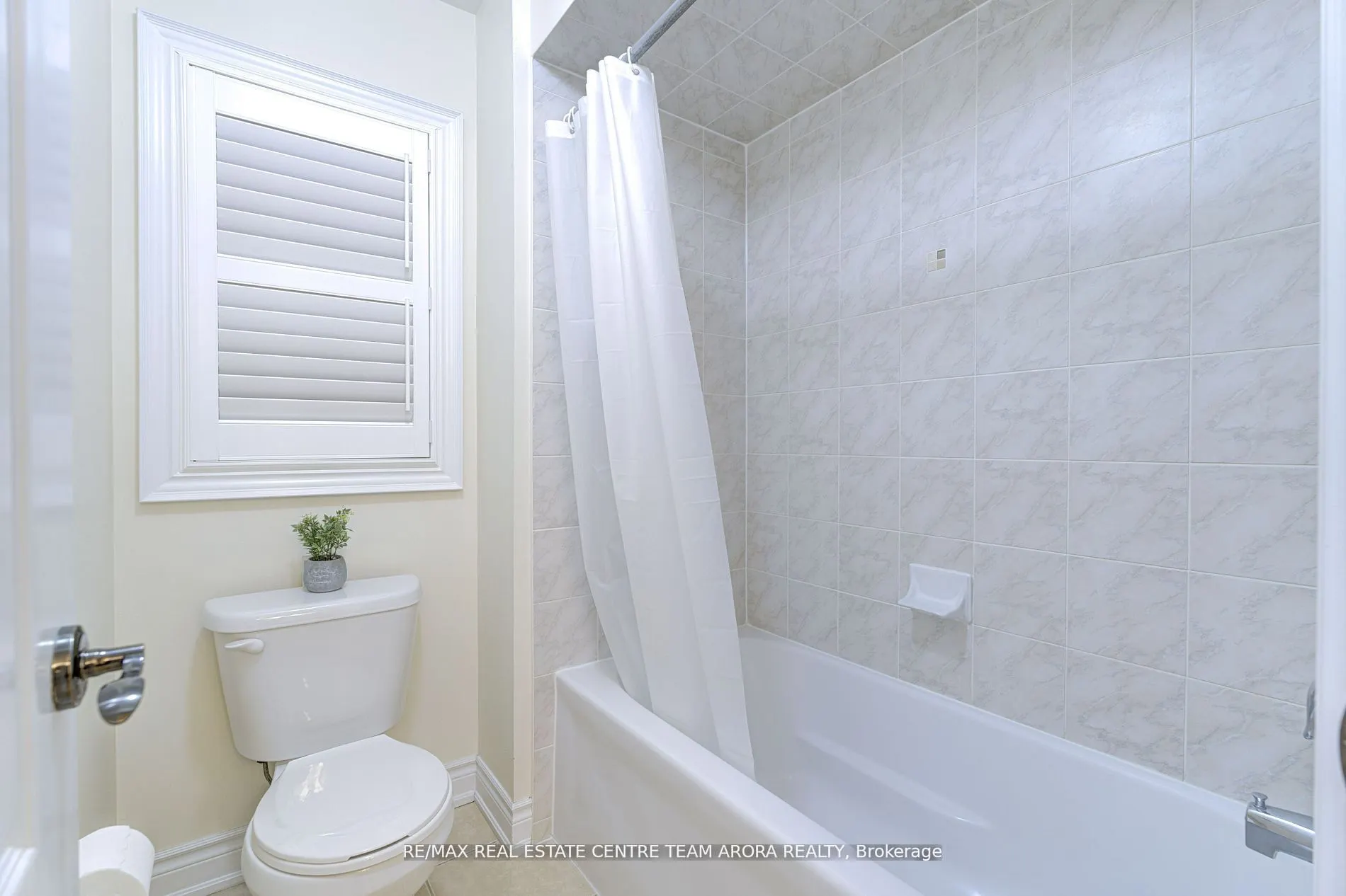 25 Ladbrook Cres