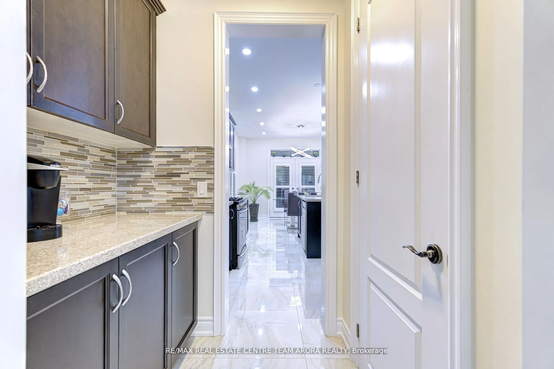 25 Ladbrook Cres