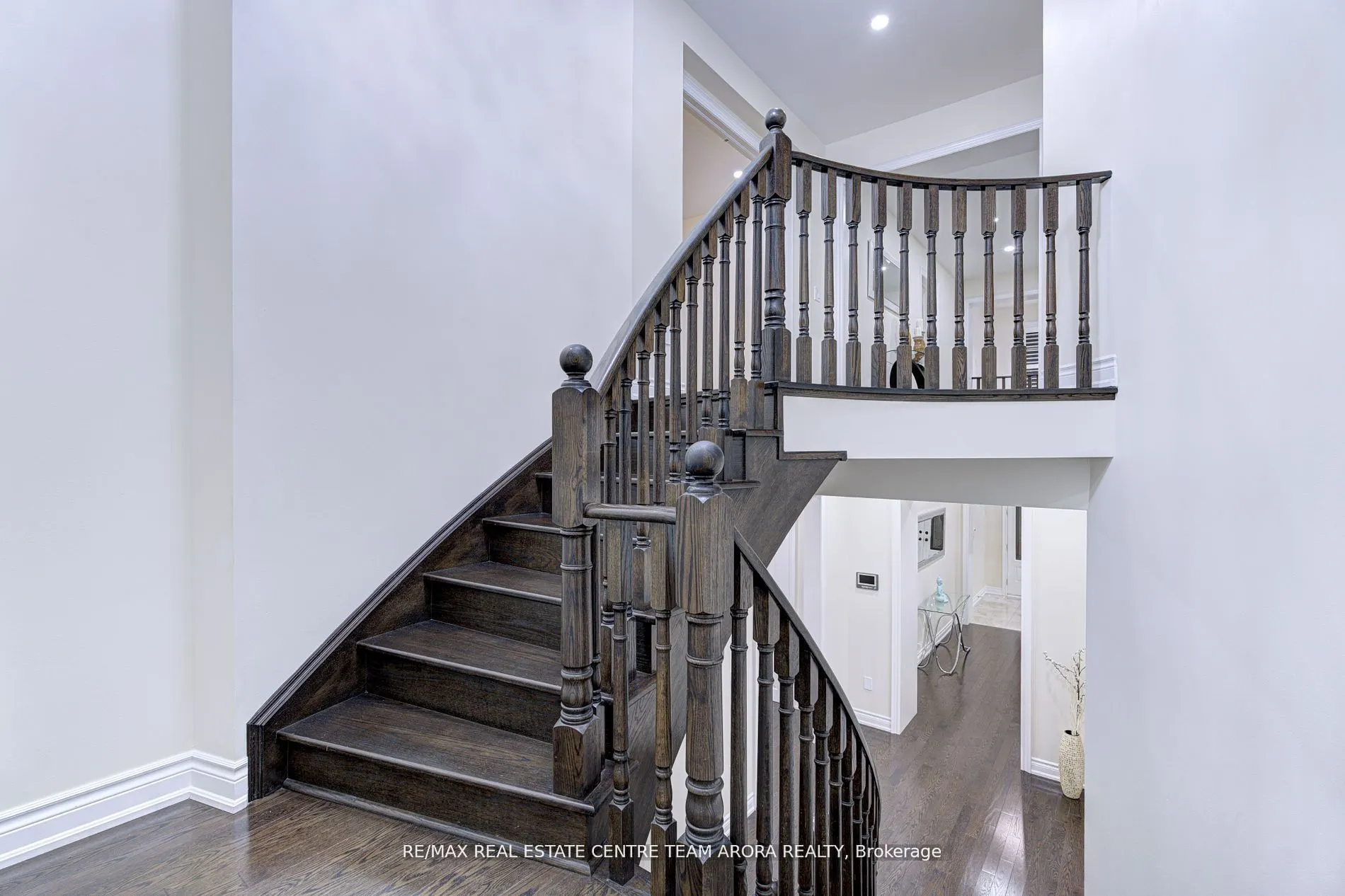 25 Ladbrook Cres