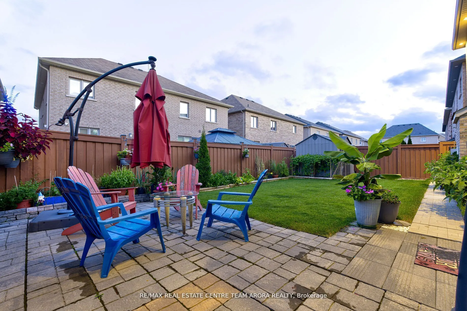 25 Ladbrook Cres