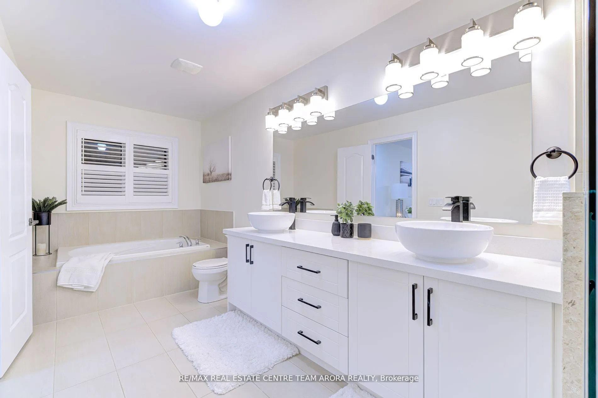 25 Ladbrook Cres