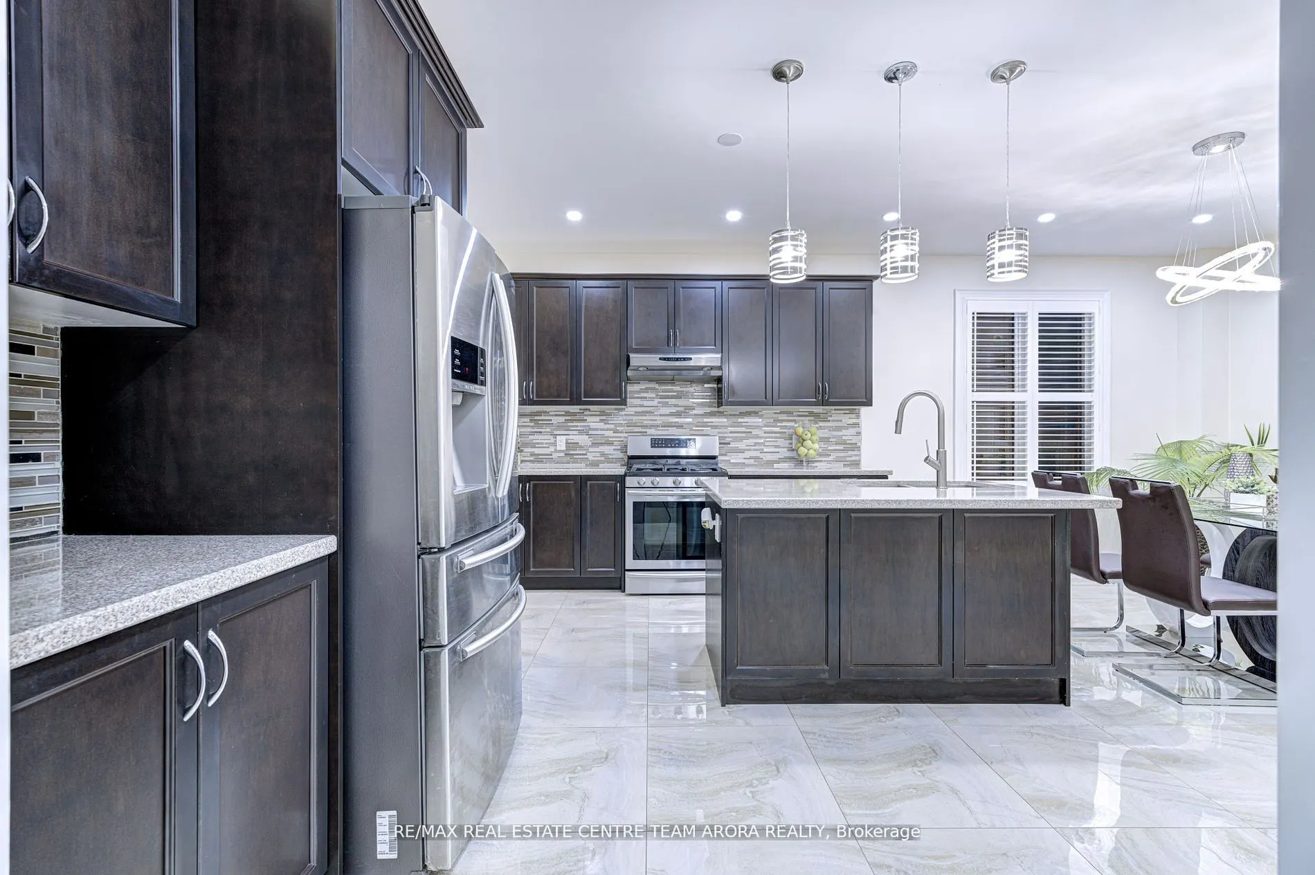 25 Ladbrook Cres