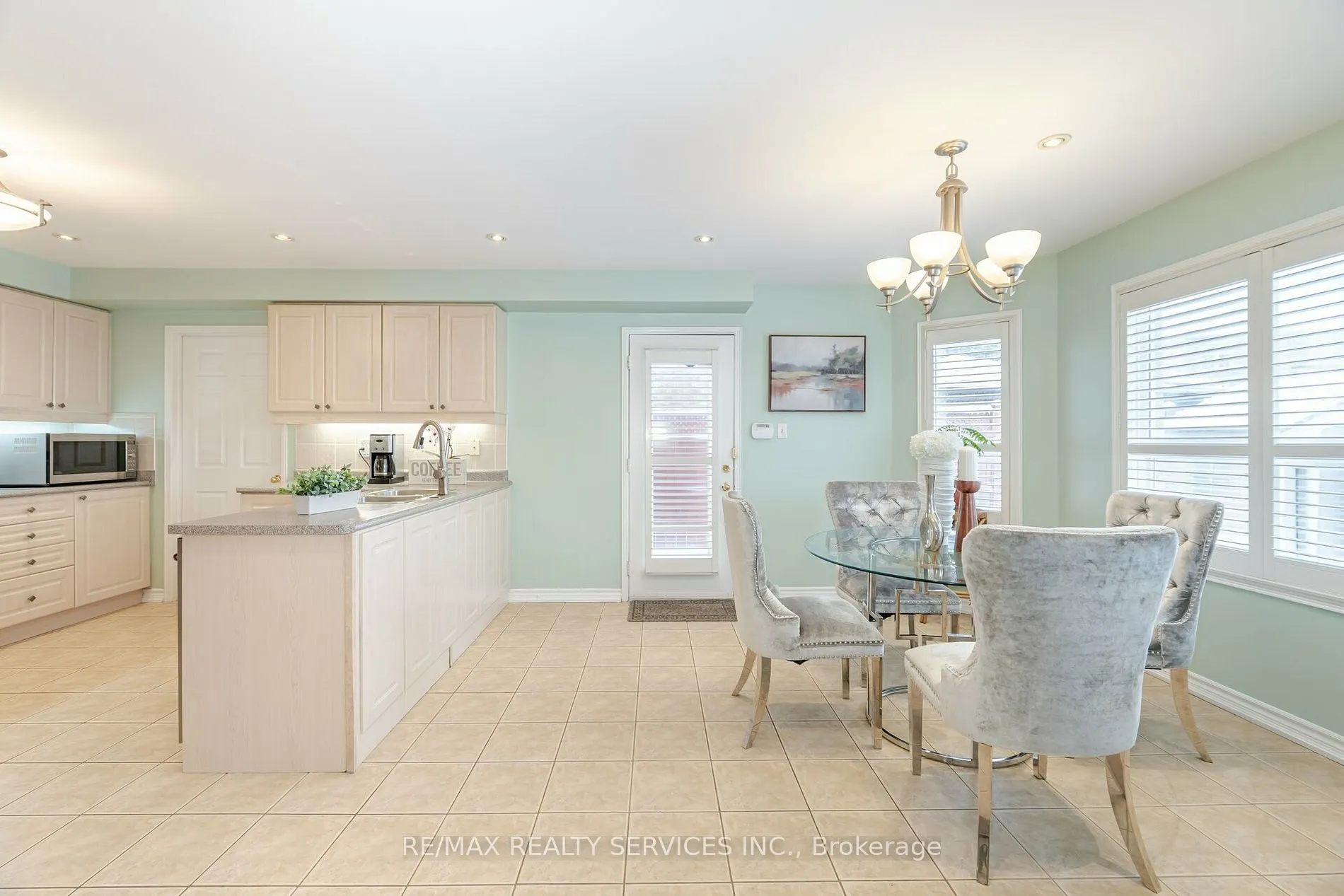 64 Edenbrook Hill Dr