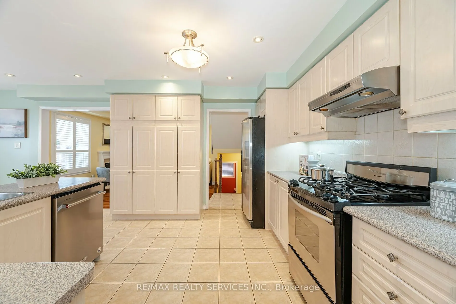 64 Edenbrook Hill Dr