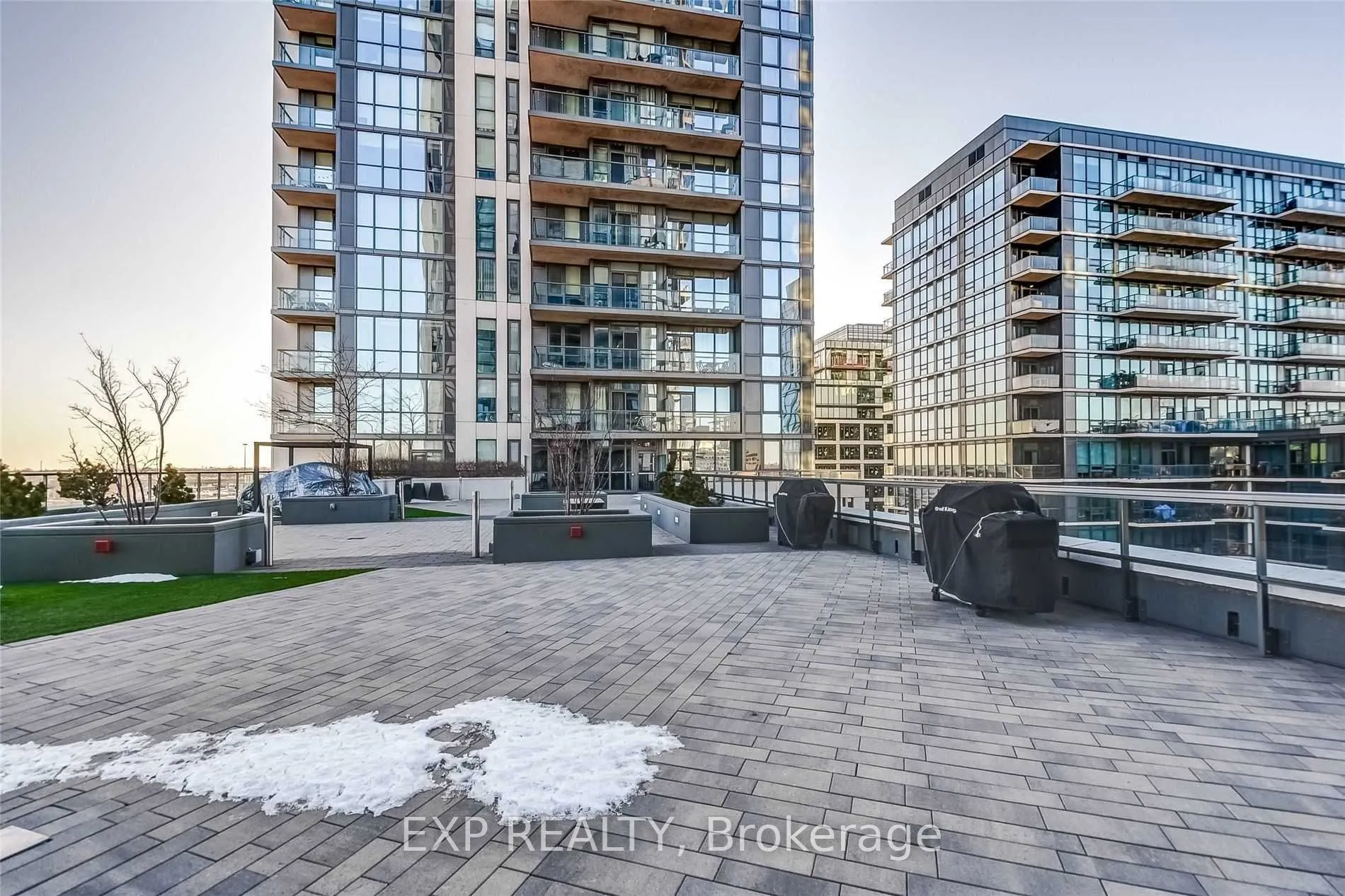 17 Zorra St, #701